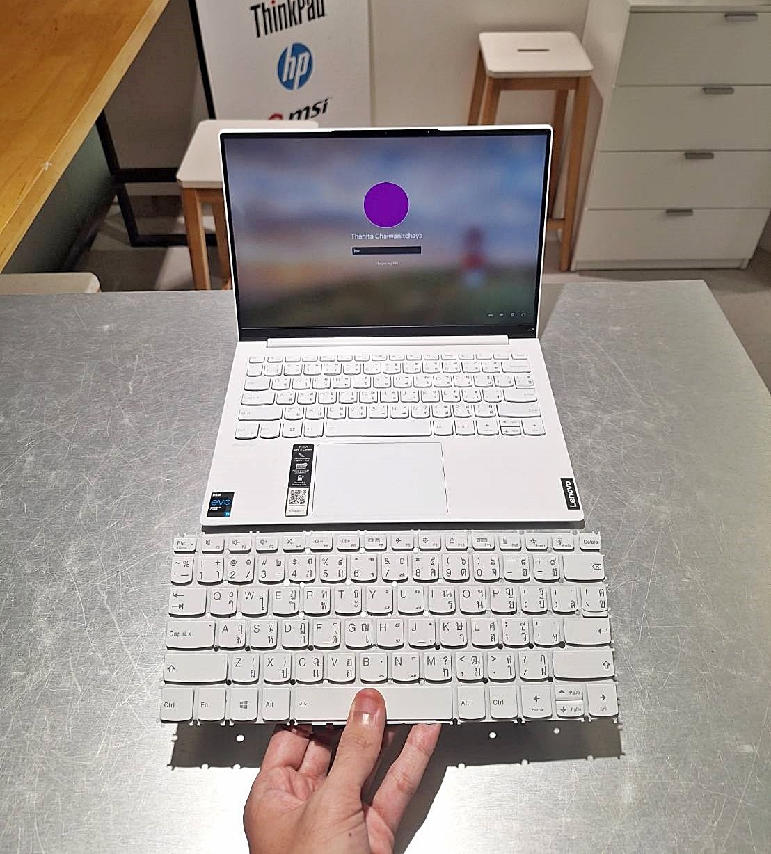 ซ่อม Lenovo Yoga Slim 7-13 คีย์บอร์ดกดไม่ติด เปลี่ยนใหม่ได้อย่างมั่นใจที่ TRUE IT
