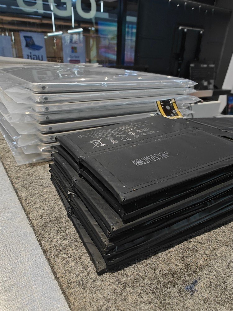 เปลี่ยนแบต Surface สำหรับเครื่องบริษัท
