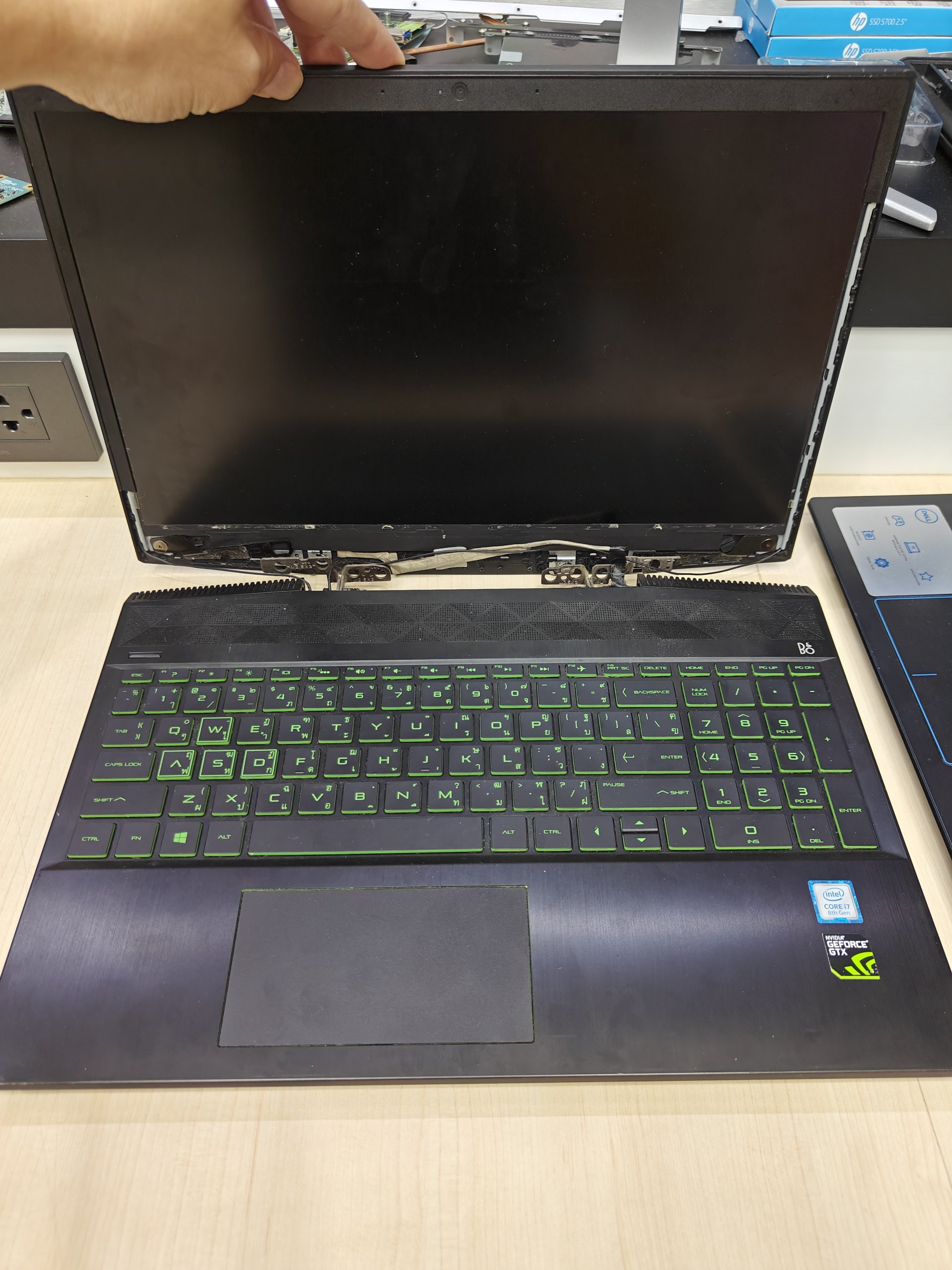 HP Pavilion Gaming 15-cx ฝาหลังหลุด เบ้าบานพับแตก