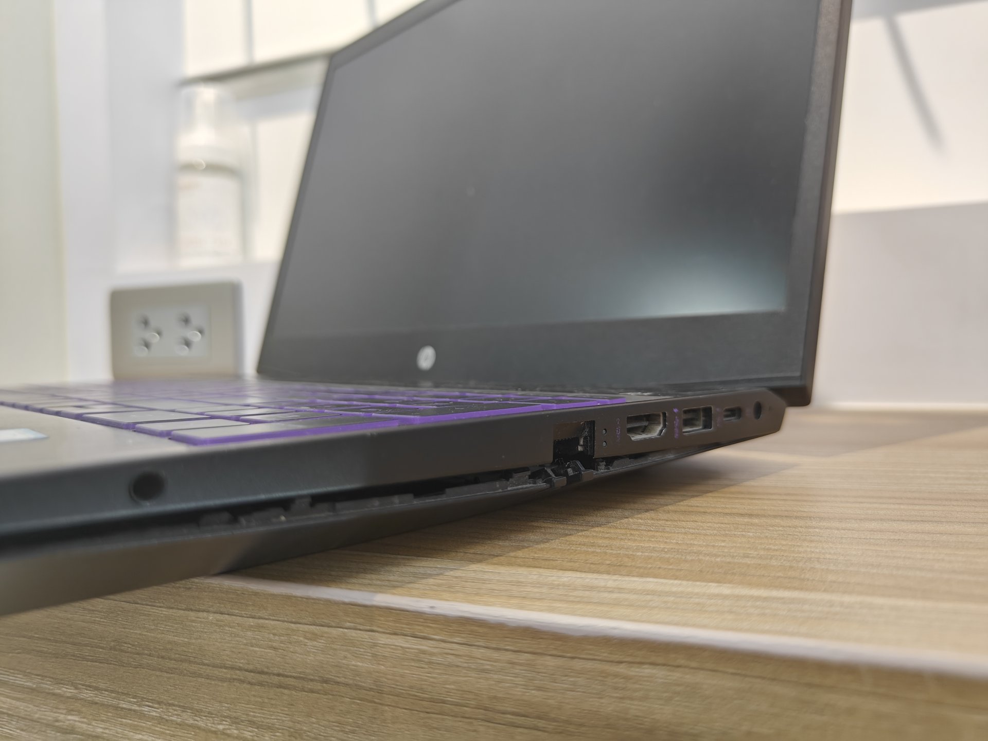 HP 15-CX แบตบวม จนดันบอดี้แยกออก
