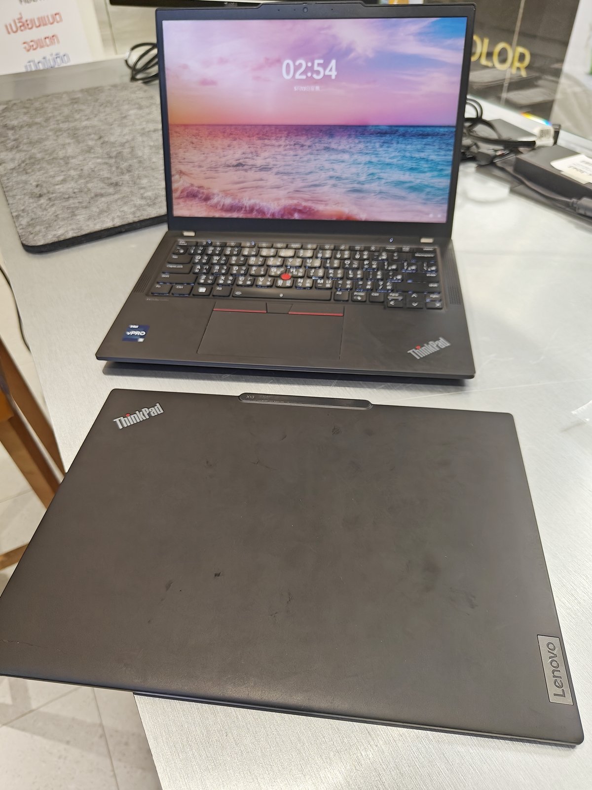 Surface โดนอ้วกน้องแมว! กลัวเครื่องเสีย?