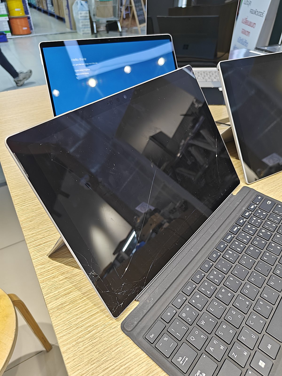 Surface Pro 7+ จอแตก