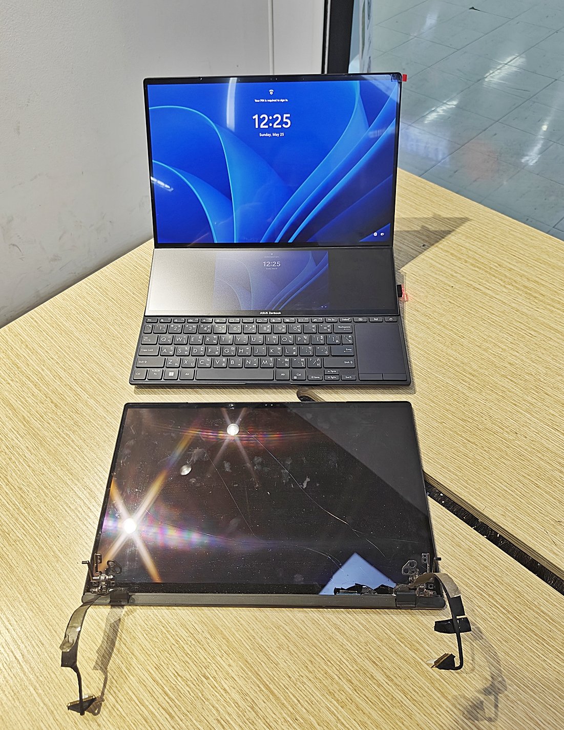 Asus Zenbook Pro 14 Duo OLED UX8402Z เปลี่ยนจอ