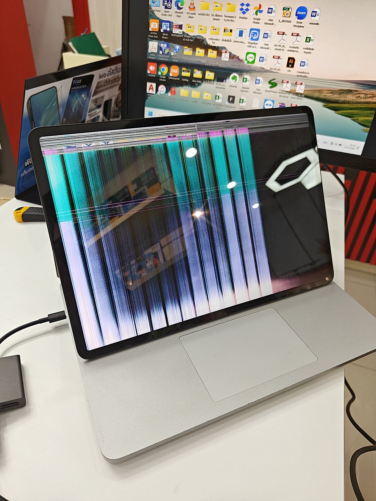 เปลี่ยนจอ Surface Laptop Studio ร้านไหนดี? จอแตกง่ายกว่าที่คิด แต่ซ่อมให้เนียนได้ ถ้ามาร้านนี้