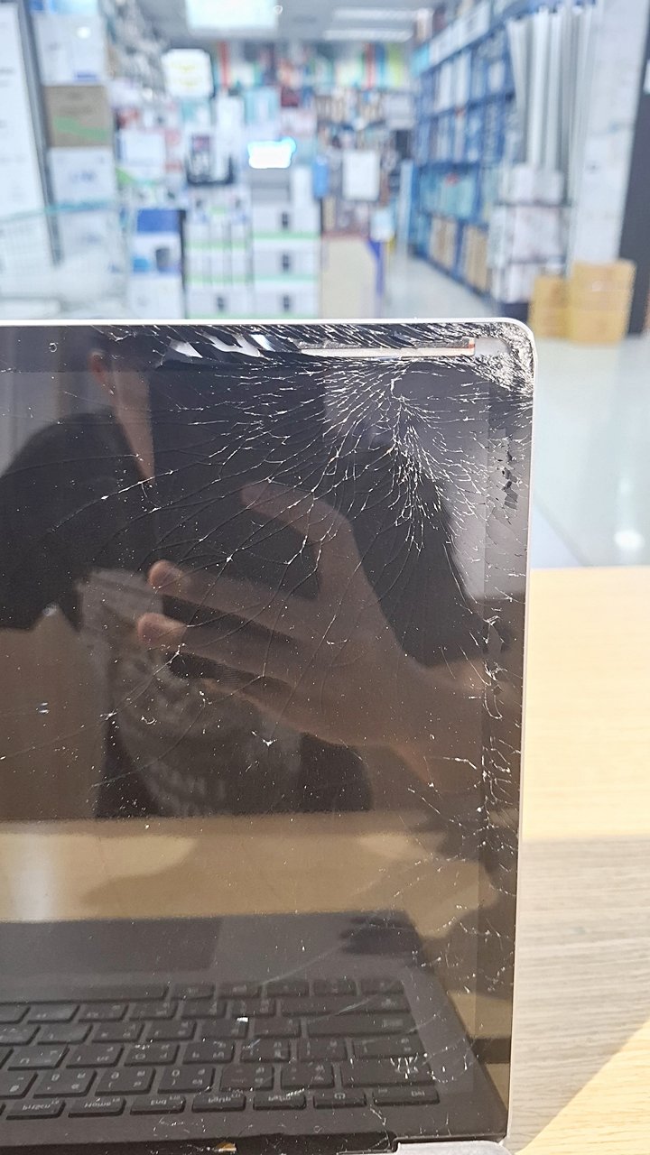 ซ่อม Surface Laptop จอแตก ใช้อะไหล่แท้ ซ่อมไว โดยทีมช่างผู้เชี่ยวชาญจาก TRUE IT