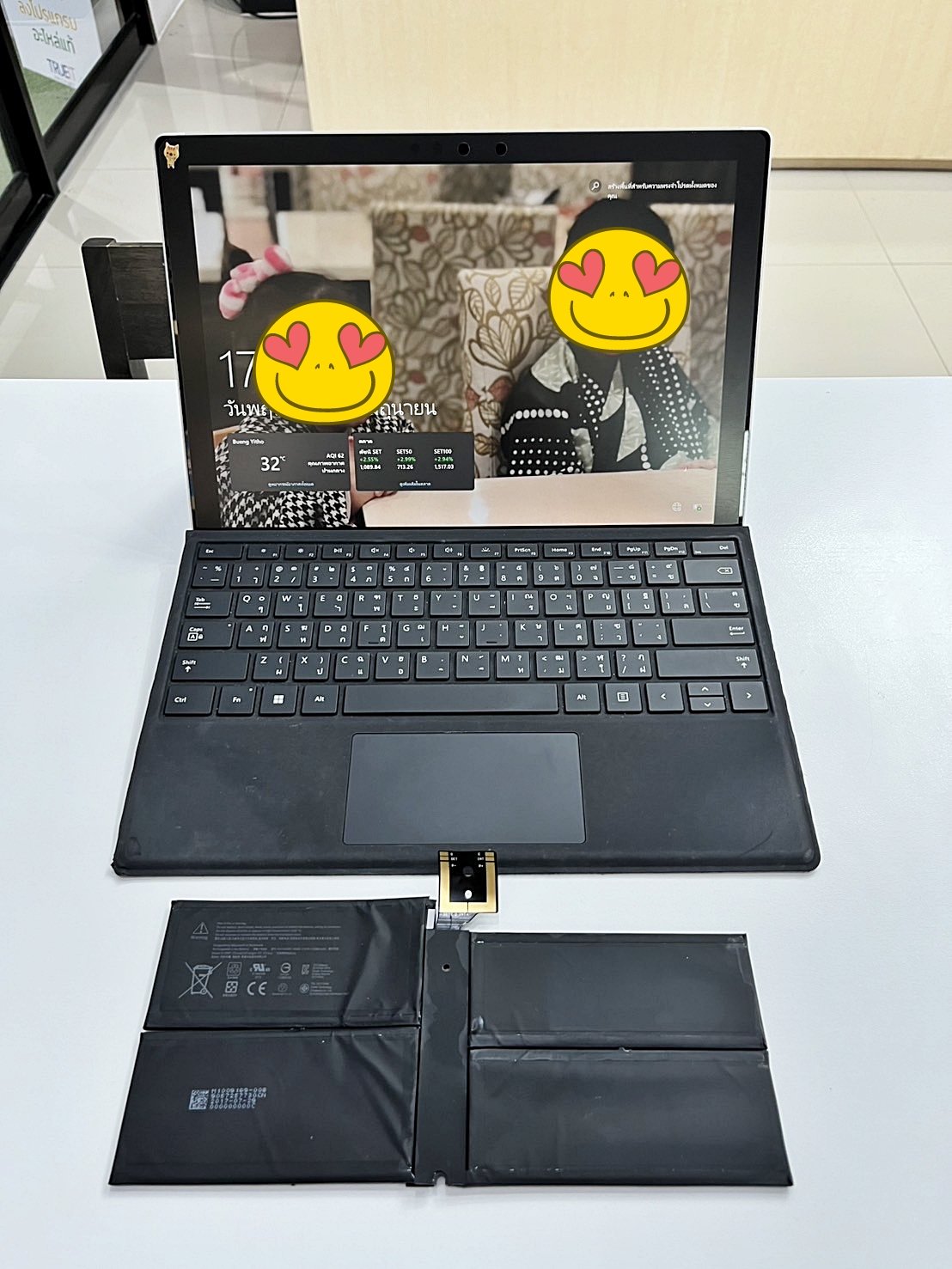 เปลี่ยนแบต Surface Pro 5 แบตเสื่อม แบตหมดไว ใช้งานนอกสถานที่ไม่สะดวก 