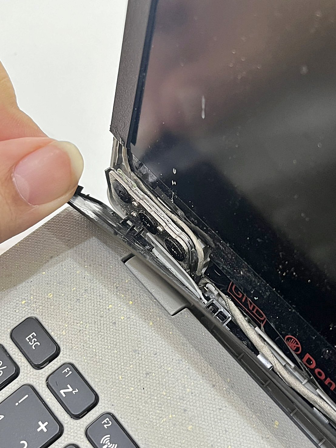 ซ่อม Acer AV51 บานพับหัก เบ้าแตก เปลี่ยนอะไหล่แท้ พร้อมเก็บงานสวยที่ TRUE IT ซ่อม Acer AV51 บานพับหัก เบ้าแตก เปลี่ยนอะไหล่แท้ พร้อมเก็บงานสวยที่ TRUE IT