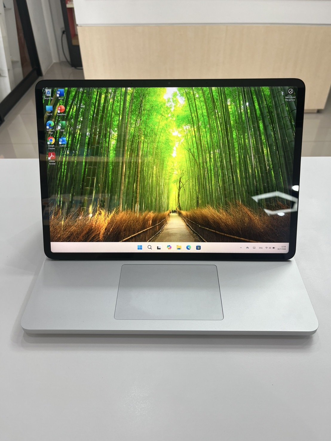 แนะนำร้านซ่อม Surface Laptop Studio 2 ที่วิเคราะห์ตรงจุด แก้ปัญหาได้โดยไม่ต้องรื้อเครื่อง