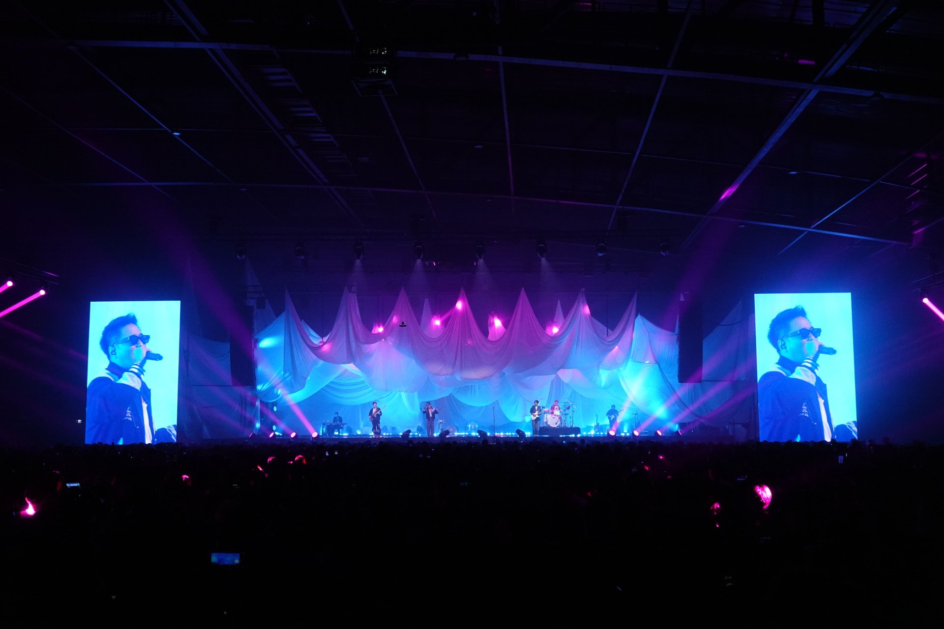 กาลมินิ คอนเสิร์ต: แทททูฯ ปลอบผี ไม่มีย้อนหลัง - ระบบภาพแบบ Projection Mapping + IMAG