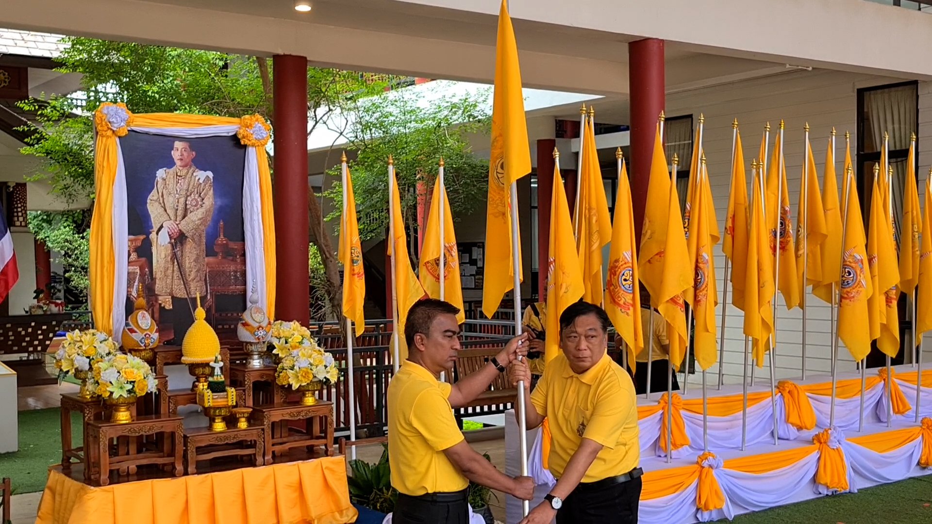 จ.ลำปาง รับมอบธงตราสัญลักษณ์งานเฉลิมพระเกียรติฯ เนื่องในโอกาสพระราชพิธีมหามงคลเฉลิมพระชนมพรรษา 6 รอบ 28 กรกฎาคม 2567 จากจังหวัดลำพูน พร้อมเชิญชวนพี่น้องชาวลำปางร่วมกิจกรรมเดิน วิ่ง ปั่น ธงตราสัญลักษณ์ 