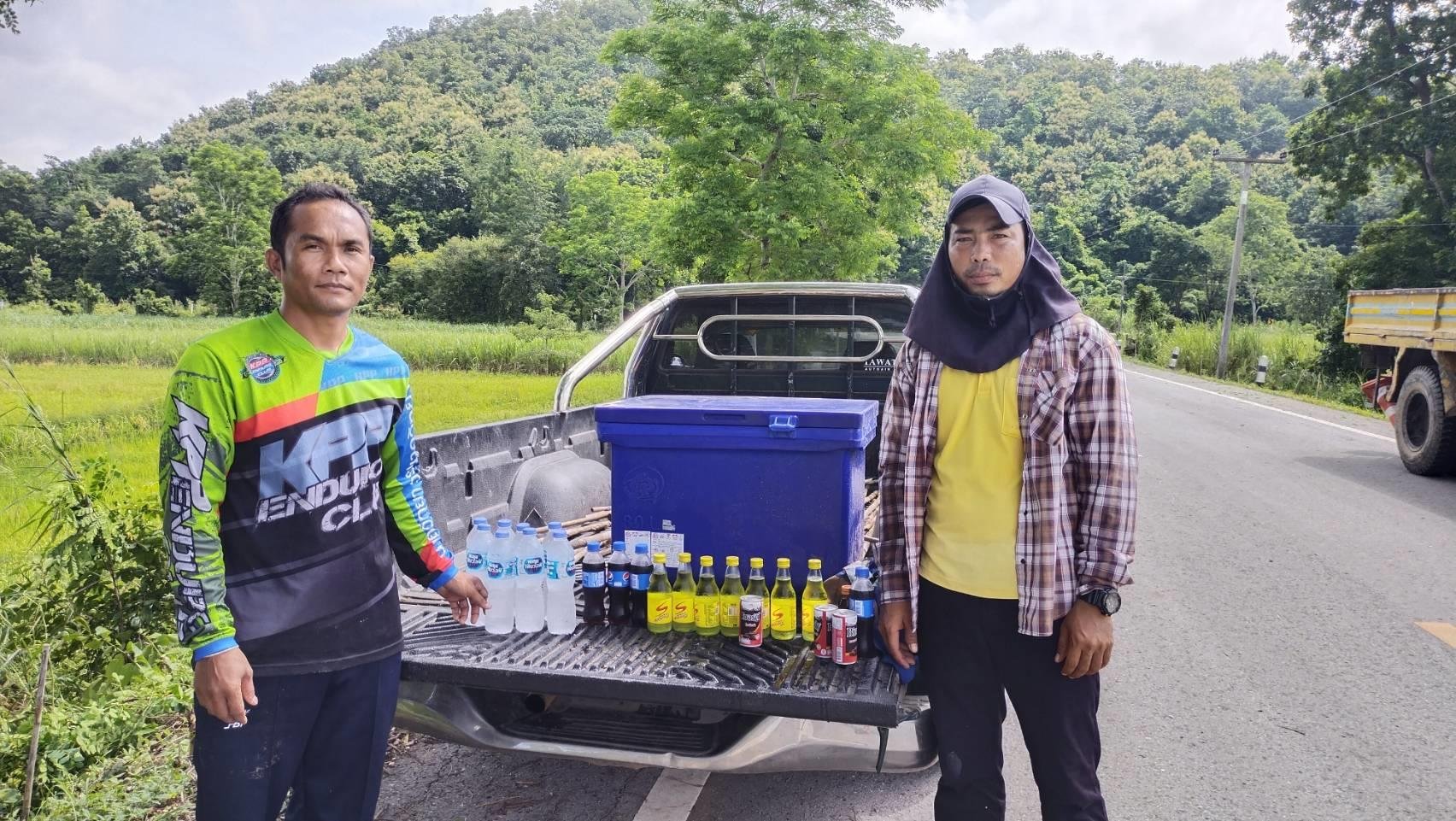 มอบเครื่องดื่มให้กรมทางหลวง มอบเครื่องดื่มให้กรมทางหลวง