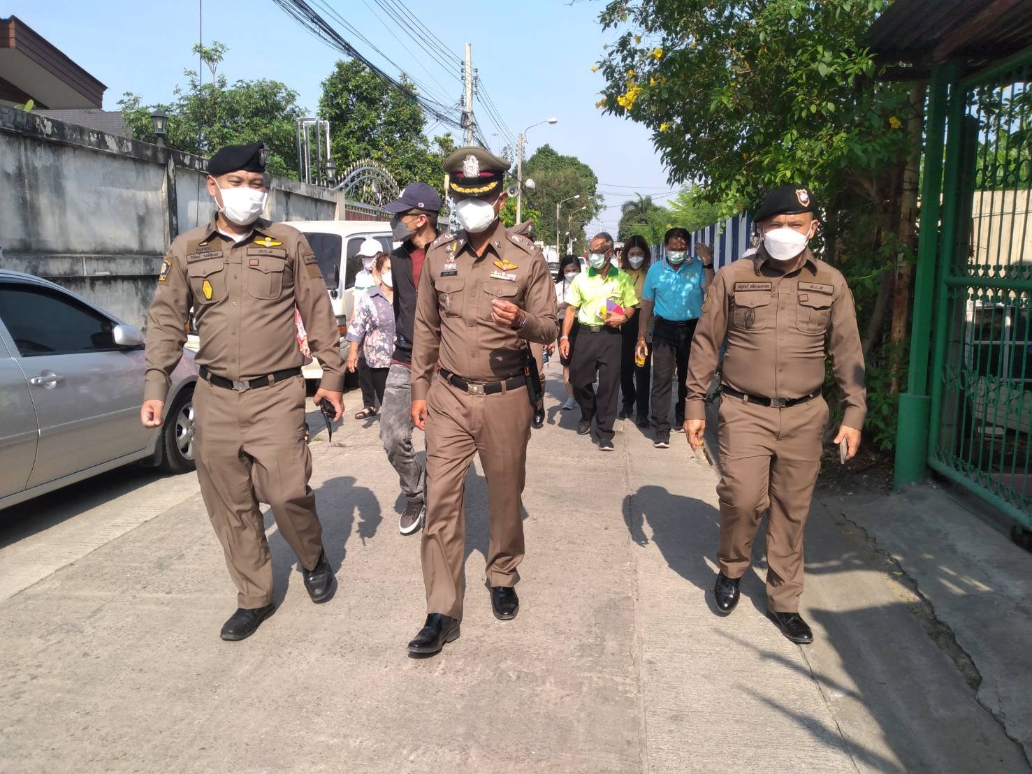 วันศุกร์ที่  17  ตุลาคม  2566 พ.ต.อ.อภิชาติ ทองจันดี ผกก.สน.หนองแขม ลงพื้นที่ พร้อมเจ้าหน้าที่ วันศุกร์ที่  17  ตุลาคม  2566 พ.ต.อ.อภิชาติ ทองจันดี ผกก.สน.หนองแขม ลงพื้นที่ พร้อมเจ้าหน้าที่