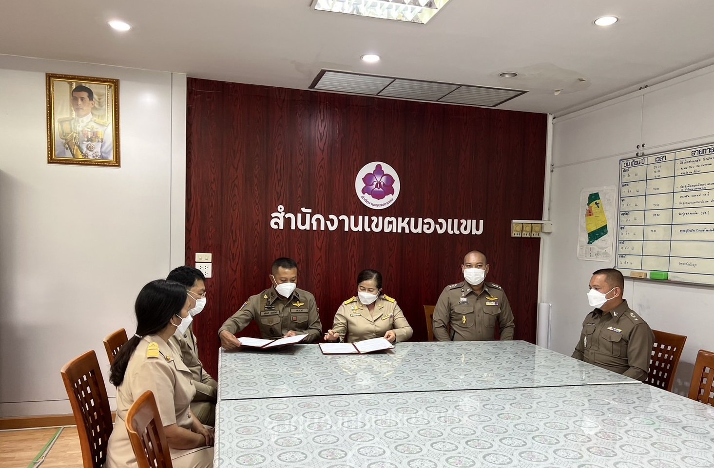 พ.ต.อ.อภิชาติ ทองจันดี ผกก.สน.หนองแขม ร่วมลงนาม MOU ความร่วมมือฯ  ณ ห้องประชุม สนง.เขตหนองแขม พ.ต.อ.อภิชาติ ทองจันดี ผกก.สน.หนองแขม ร่วมลงนาม MOU ความร่วมมือฯ  ณ ห้องประชุม สนง.เขตหนองแขม
