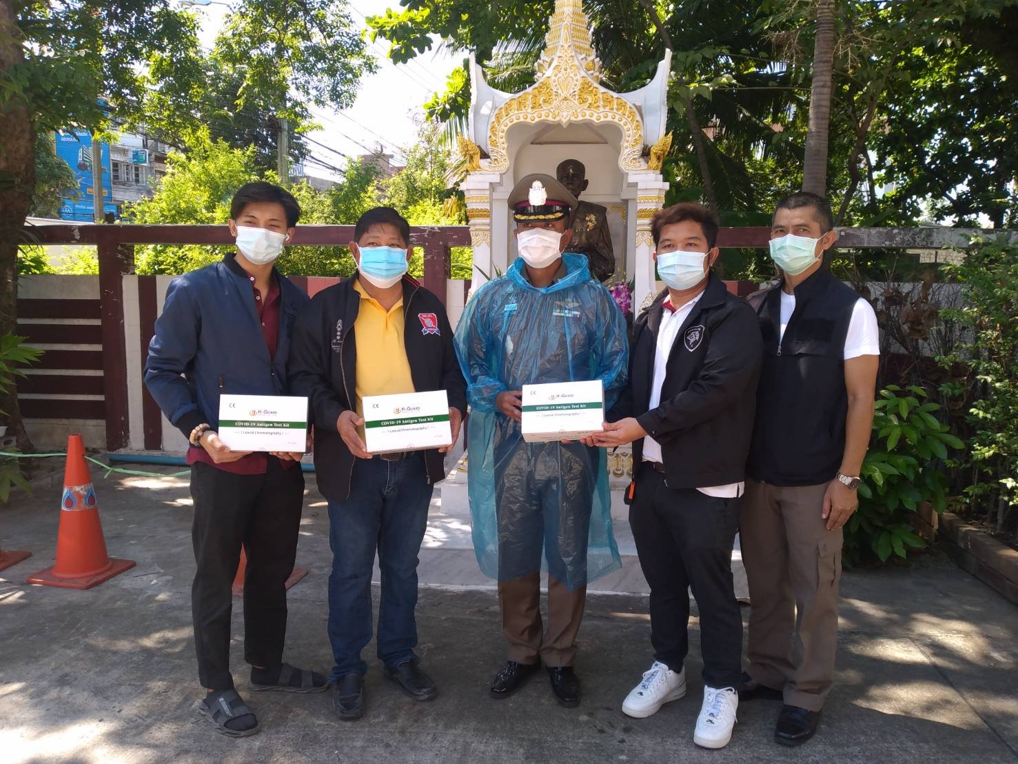 กต.ตร.สน.หนองแขม มอบอุปกรณ์การตรวจ ตามโครงการตรวจหาเชื้อโควิด-19 เชิงรุก  ของสน.หนองแขม กต.ตร.สน.หนองแขม มอบอุปกรณ์การตรวจ ตามโครงการตรวจหาเชื้อโควิด-19 เชิงรุก  ของสน.หนองแขม