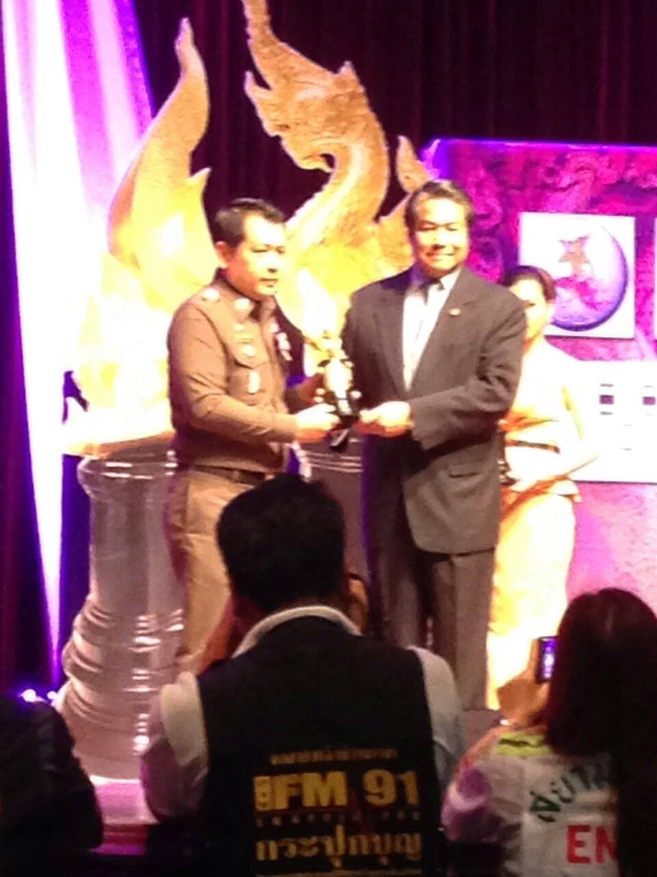 ผกก.สน.หนองแขม  เข้ารับรางวัล เพชรกนก ผกก.สน.หนองแขม  เข้ารับรางวัล เพชรกนก