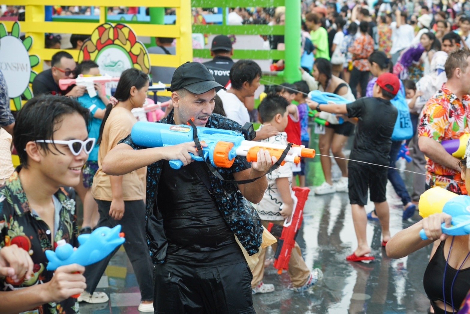 ‘Tilly Birds’ throws an exciting splash Maha Songkran along the Chao