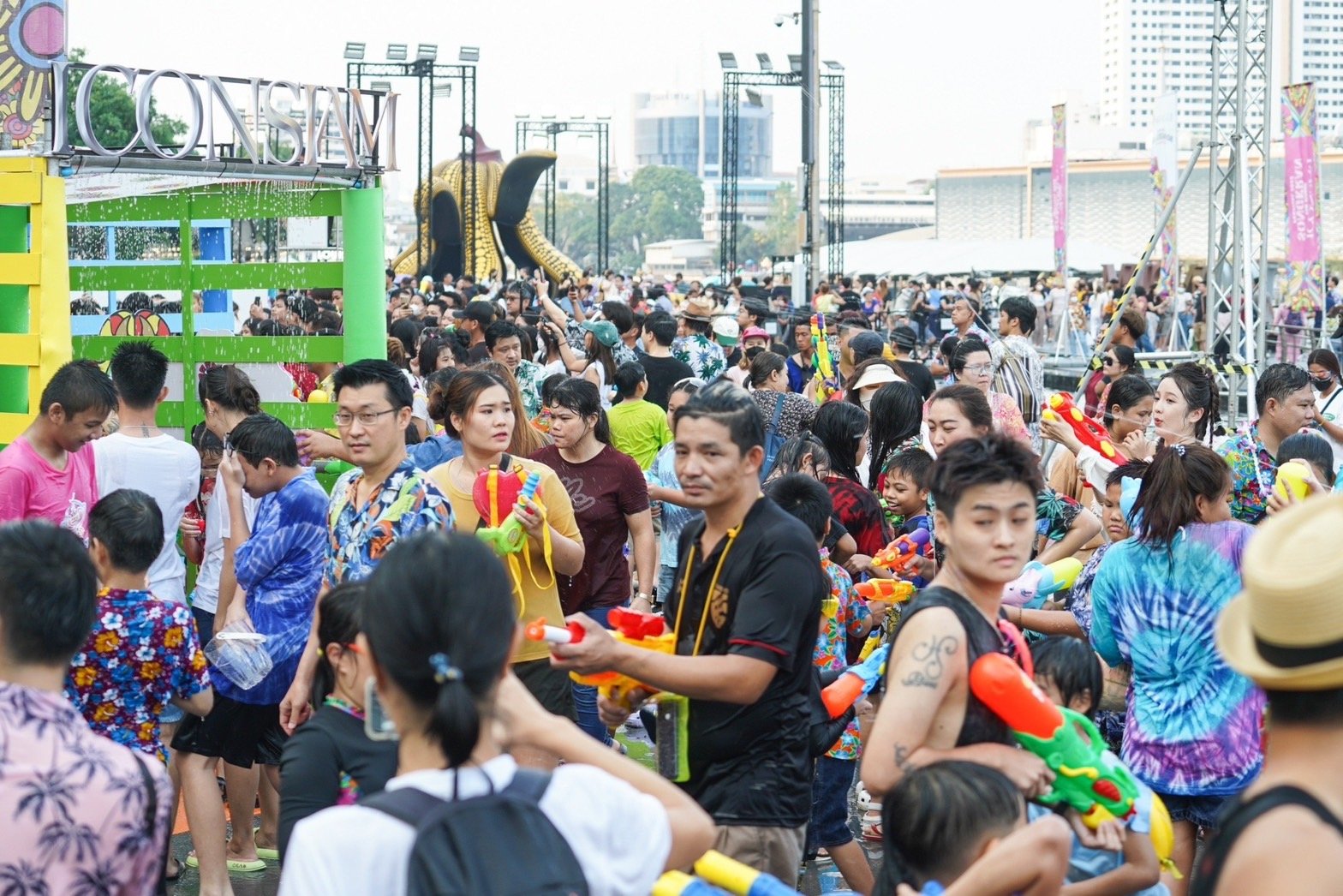 ‘Tilly Birds’ throws an exciting splash Maha Songkran along the Chao