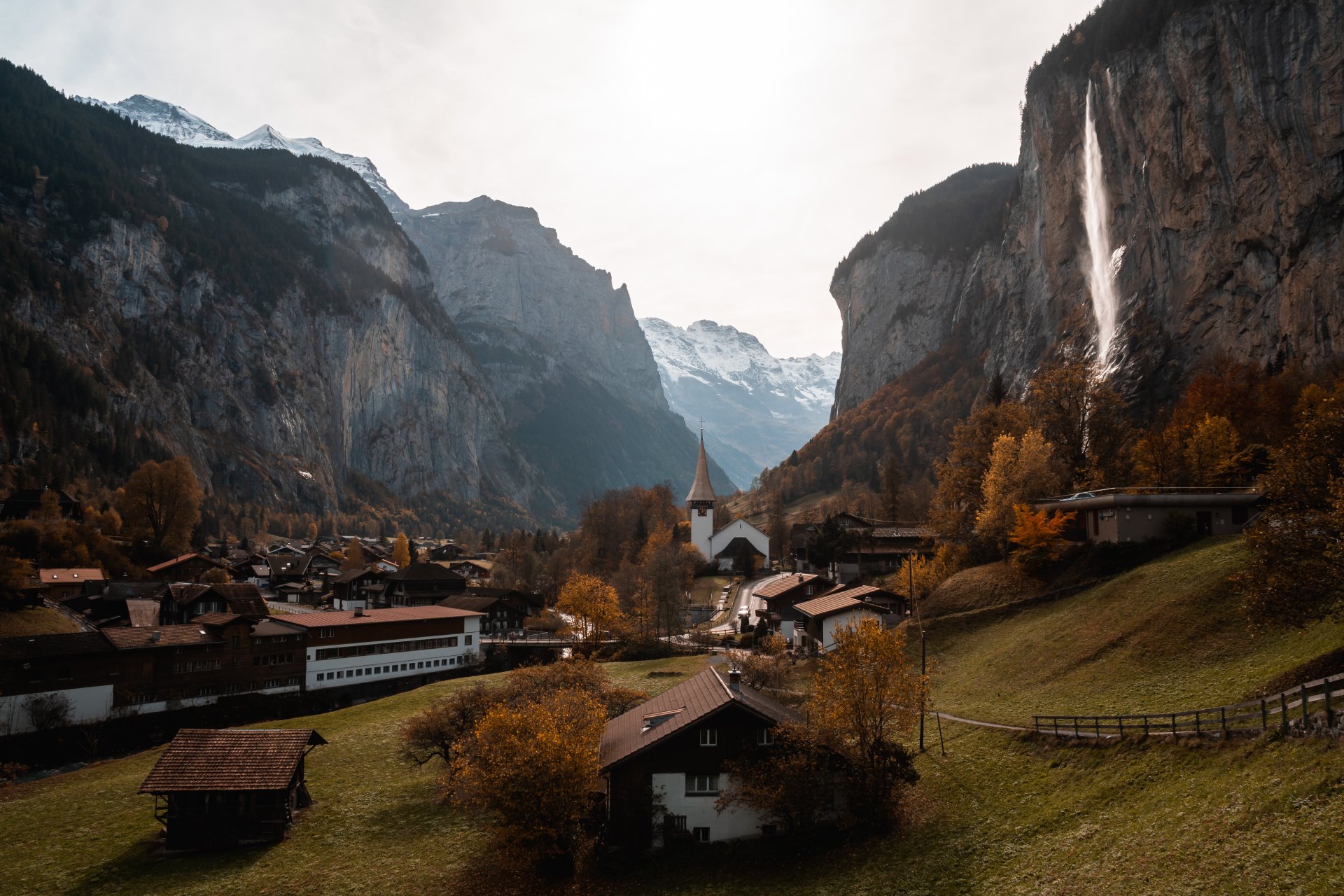 Lauterbrunnen ดินแดนท่ามกลางหุบเขา Lauterbrunnen ดินแดนท่ามกลางหุบเขา