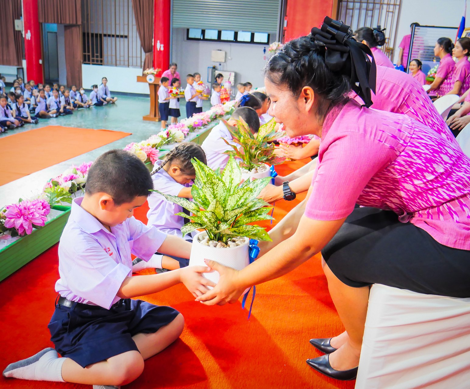 พิธีไหว้ครู (敬师仪式) ประจำปีการศึกษา 2568 ระดับประถมศึกษาและมัธยมศึกษา