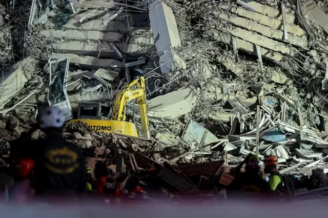 เหตุการณ์แผ่นดินไหวรุนแรงขนาด 8.2 ในกรุงเทพฯ เหตุการณ์แผ่นดินไหวรุนแรงขนาด 8.2 ในกรุงเทพฯ