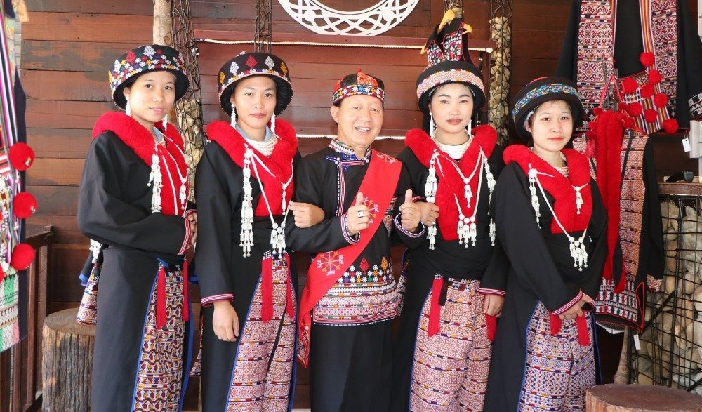 Handicraft silverware Mien Tribe in Nan province. Handicraft silverware Mien Tribe in Nan province.