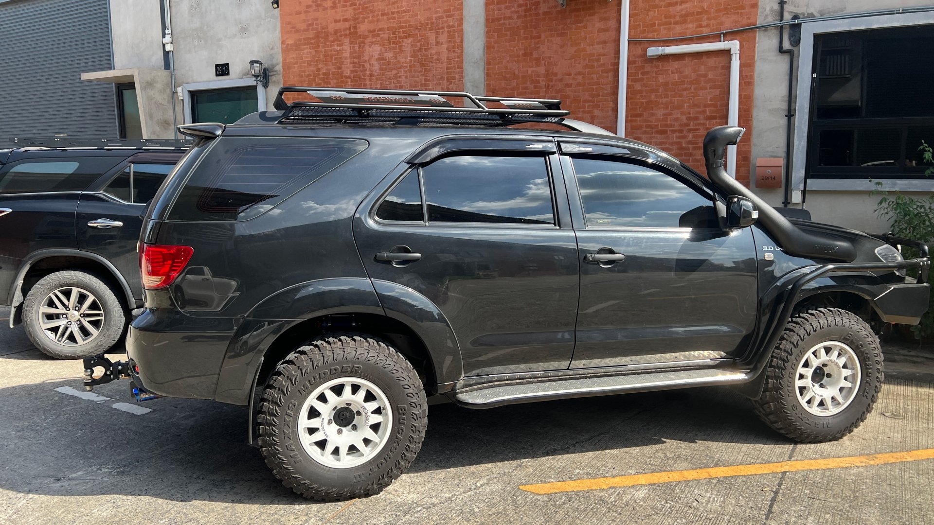 Toyota Fortuner Ex1 Size XL