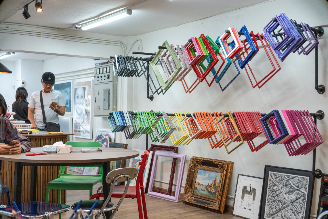 FrameLab Bangkok หน้าร้านย่านเจริญนคร 10