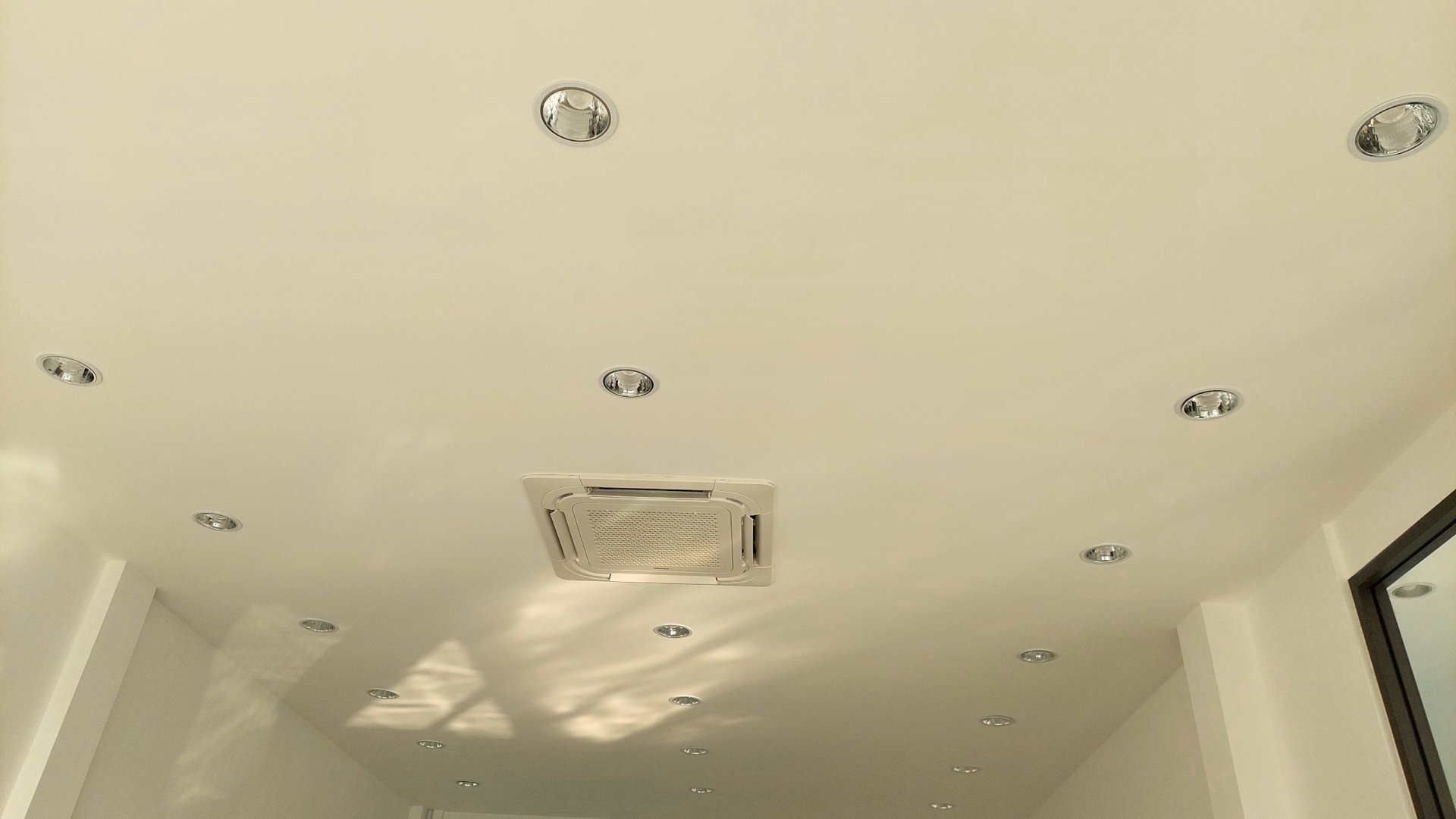 ขอบคุณลูกค้า คุณศิรษา HISENSE / Cassette Type Inverter R-32