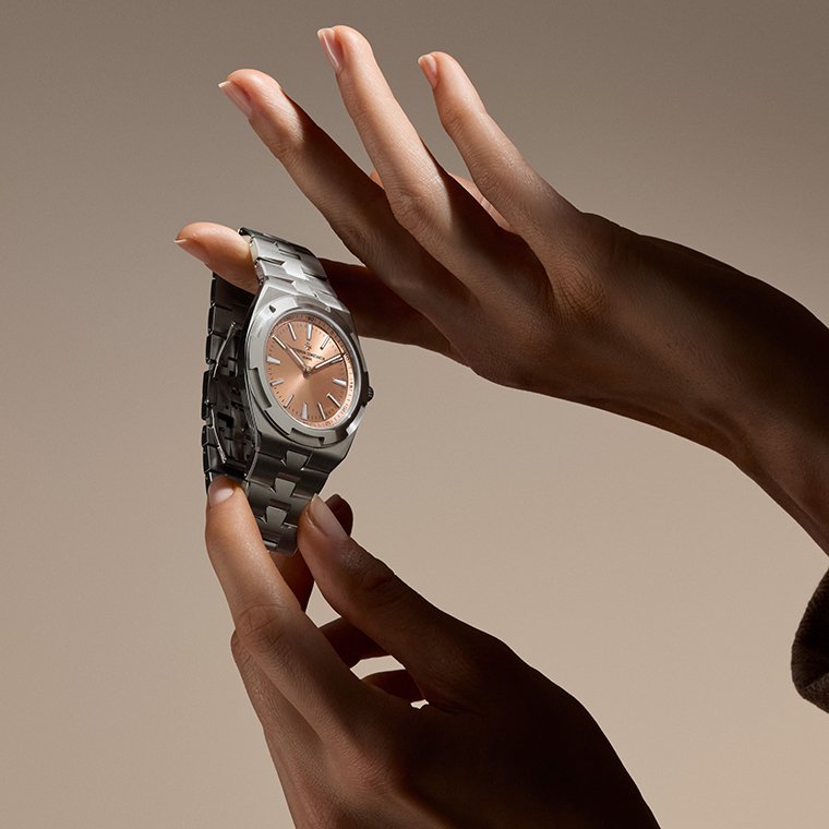 VACHERON CONSTANTIN Overseas Self-Winding Ultra-Thin