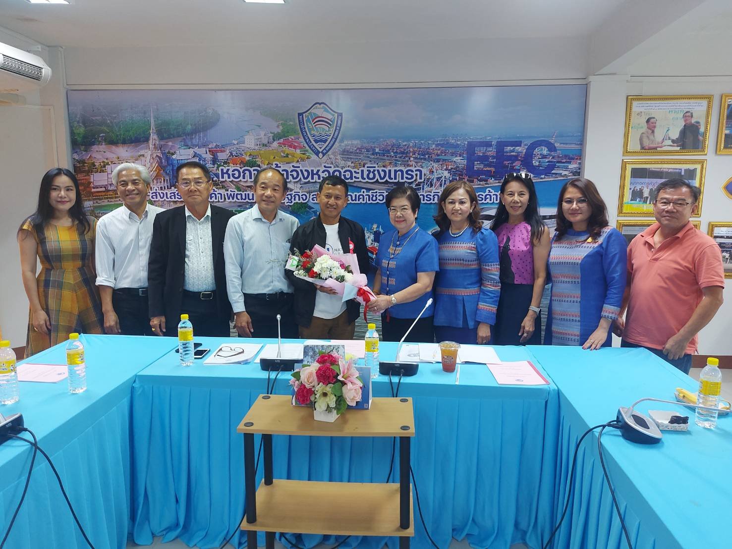       ดร.จิตรกร เผด็จศึก ประธานหอการค้าจังหวัดฉะเชิงเทรา เข้าร่วมประชุมใหญ่สามัญสมาชิกสมาคมการค้าธุรกิจท่องเที่ยวจังหวัดฉะเชิงเทรา ประจำปี 2566  เมื่อวันพฤหัสบดีที่ 22 กุมภาพันธ์ 2567 เวลา 14.00 น. ณ ห้องประชุมอาคารหอการค้าจังหวัดฉะเชิงเทรา อ.เมือง จ.ฉะเช