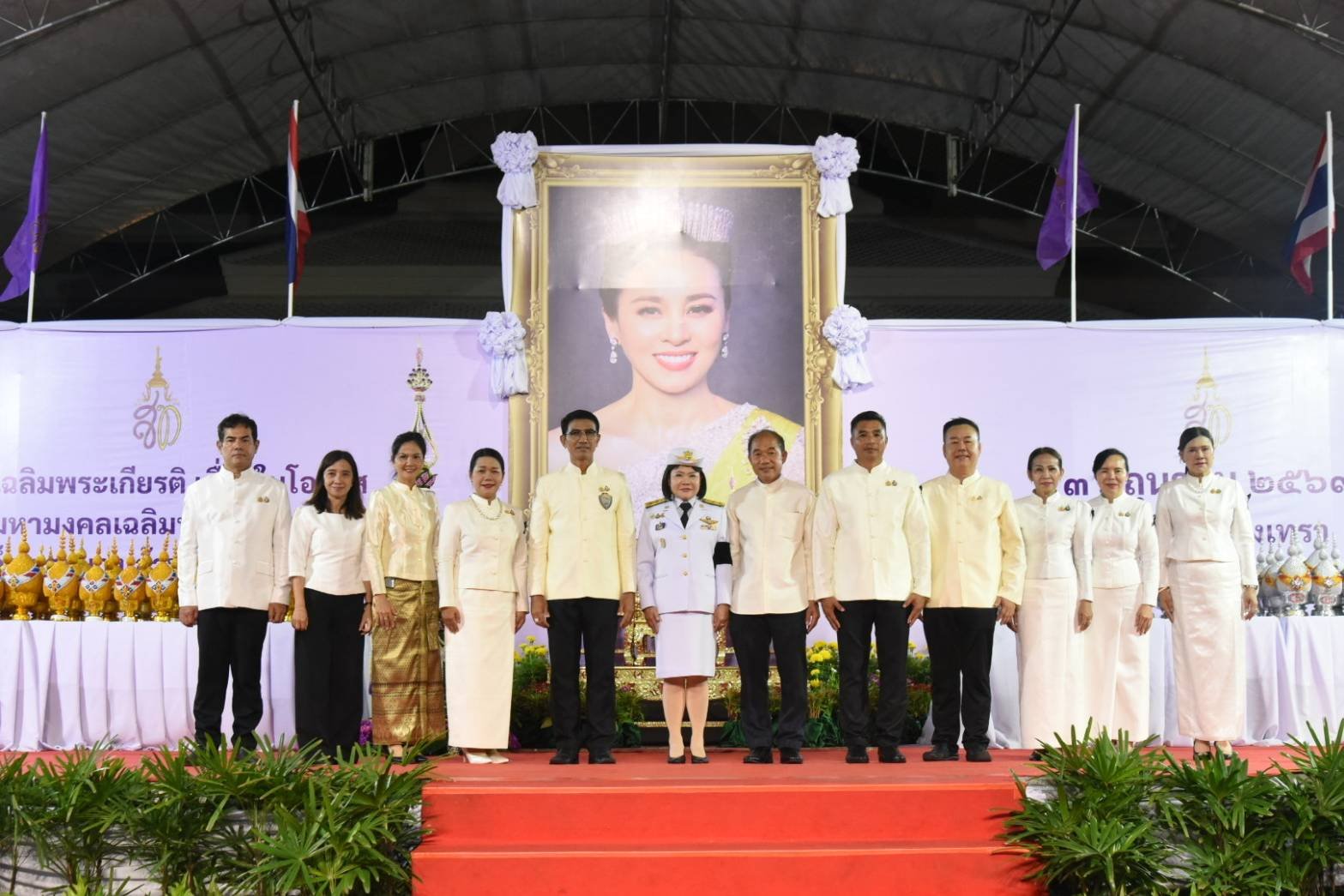 วันพุธที่ 3 มิถุนายน 2569 นายยุทธนา มาตเจือ ประธาน และคณะกรรมการหอการค้า ร่วมงานเฉลิมพระเกียรติ เนื่องในโอกาสพระราชพิธีมหามงคลเฉลิมพระชนมพรรษา 4 รอบ สมเด็จพระนางเจ้าฯ พระบรมราชินี 3 มิถุนายน 2569 ในวันพุธที่ 3 มิถุนายน 2569 เวลา 18.00 น. พิธีถวายเครื่องรา