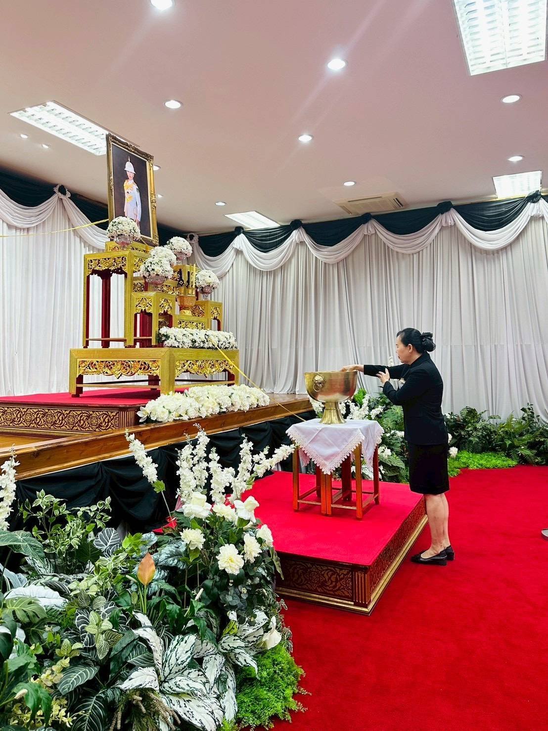 นางสุนีย์ แก้วเมืองเพชร รองประธานหอการค้า ร่วม พิธีถวายน้ำสรงพระศพเบื้องหน้าพระรูปสมเด็จพระเจ้าลูกเธอ เจ้าฟ้าพัชรกิติยาภา นเรนทิราเทพยวดี กรมหลวงราชสาริณีสิริพัชร มหาวัชรราชธิดา สิ้นพระชนม์  ลงวันที่ 11 มิถุนายน 2569  ร่วมพิธี ถวายน้ำพระสรงพระศพ วันเสาร์ท
