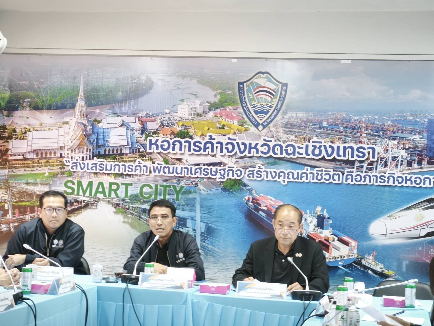 นายยุทธนา มาตเจือประธานและคณะกรรมการหอการค้า ร่วมประชุมคณะกรรมการหอการค้ากลุ่มจังหวัด ภาคตะวันออก 1 หอการค้าไทย ครั้งที่ 1/2569 ในวันจันทร์ที่ 15 มิถุนายน 2569 เวลา 13.00 น. ณ ห้องประชุมอาคารหอการค้าจังหวัดฉะเชิงเทรา เลขที่ 452-454 ถนนสิริโสธร ตำบลหน้าเมื