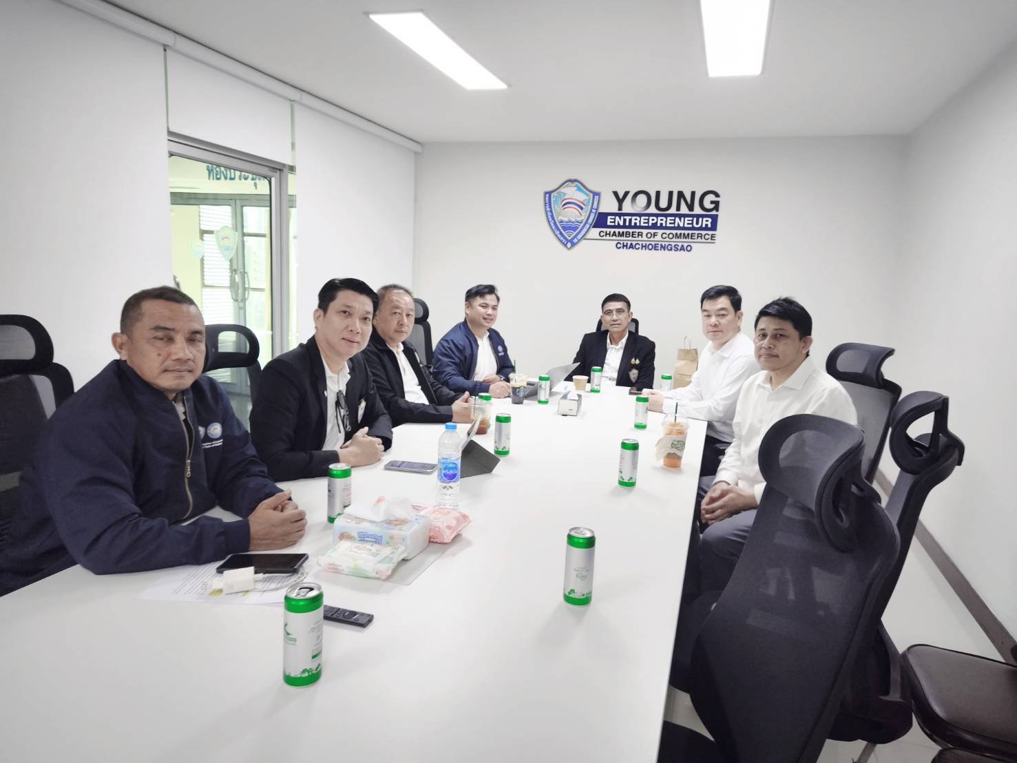 คุณธนกฤต ปิ่นเจริญ เข้าพบพูดคุย ปรึกษาเบื้องต้น เรื่องการจัดอบรมให้ความรู้กับคณะกรรมการและสมาชิกหอการค้า เรื่องกฎหมายครอบครัวมรดกเบื้องต้นพินัยกรรมภาษีการรับมรดกและธรรมนูญครอบครัว ในวันพฤหัสบดีที่ 2 กรกฎาคม 2569 เวลา 09.00 น ณ ห้องประชุมสำนักงานหอการค้าจั