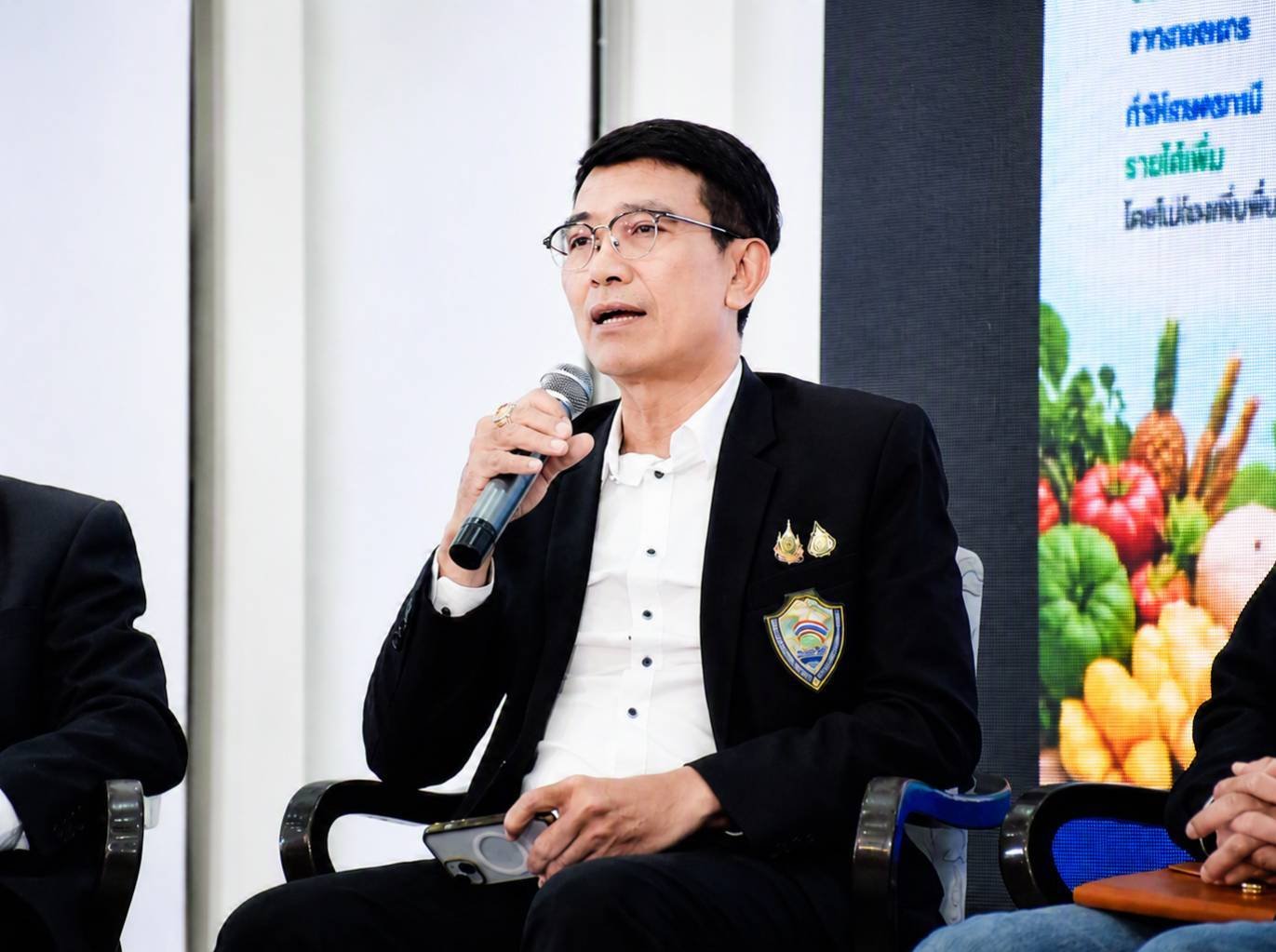 วันจันทร์ที่ 13 กรกฎาคม 2569 เวลา 09.30 น. นายยุทธนา มาตเจือ ประธานหอการค้าฯ ร่วมเสวนา "ทิศทางและโอกาสใหม่เกษตรไทยสู่มูลค่าสูง" ณ ห้องรอยัลอิน โรงแรมซันธารา เวลเนส รีสอร์ท แอนด์ โฮเทล จังหวัดฉะเชิงเทรา