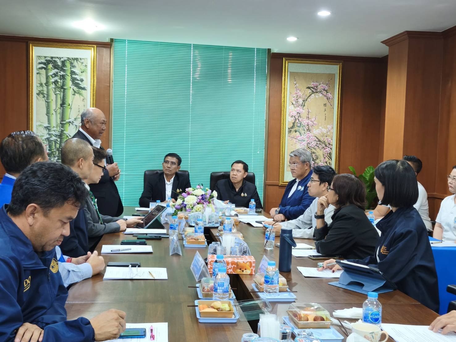 ประชุมคณะที่ปรึกษาและกรรมการบริหารหอการค้าจังหวัดฉะเชิงเทรา ครั้งที่ 6/2569 (สัญจร) และร่วมศึกษาดูงาน ในวันพุธที่ 22 กรกฎาคม 2569 เวลา 13:30 -16.30 น. ณ บริษัท ซี.ซี. ออ โตพาร์ท จำกัด ที่อยู่ 29 หมู่ 8 ตำบลศาลาแดง อำเภอบางน้ำเปรี้ยว จังหวัดฉะเชิงเทรา 