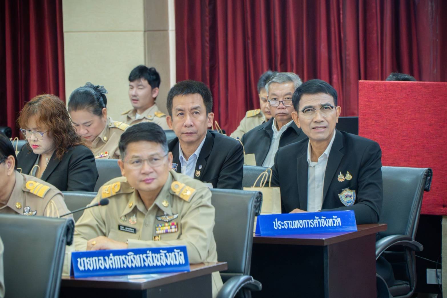 วันจันทร์ที่ 24 สิงหาคม 2569 เวลา 9:30 น. นายยุทธนา มาตเจือ ประธานหอการค้า ร่วมการประชุมคณะกรมการจังหวัด และหัวหน้าส่วนราชการจังหวัดประจำฉะเชิงเทรา ครั้งที่ 8/2569 ประจำเดือนสิงหาคม 2569 ณ ห้องประชุมมรุพงศ์ศิริพัฒน์ ชั้น 4 ศาลากลางจังหวัดฉะเชิงเทรา