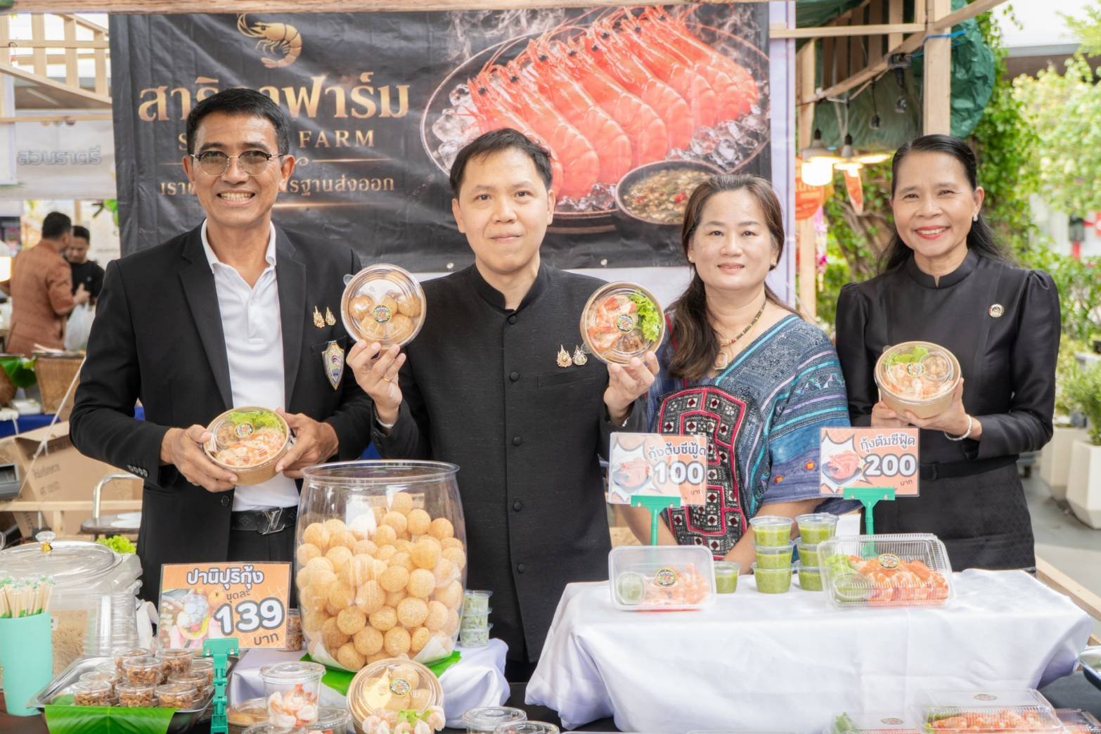 วันเสาร์ที่ 12 กันยายน 2569 เวลา 11.00 น. นายยุทธนา มาตเจือ ประธานและนายทนงศักดิ์ ทรัพย์เฟื่องฟูรองประธานหอการค้า ร่วมพิธีเปิดโครงการส่งเสริมการสร้างรายได้จากกิจกรรมอาหารปลอดภัย กิจกรรมเชื่อมโยงช่องทางการตลาดในการสร้างรายได้จากกิจการอาหารปลอดภัย ศูนย์การค