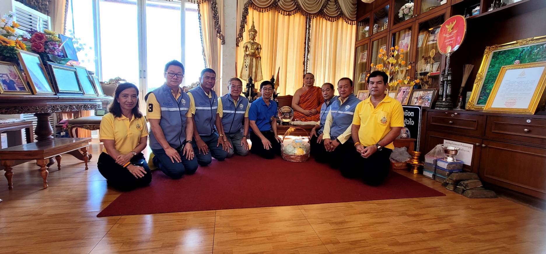 วันจันทร์ที่ 5 สิงหาคม 2567 เวลา 10.00 น. คณะกรรมการหอการค้า ร่วมกราบมุทิตาสักการะ  เนื่องในโอกาสเลื่อนสมณศักดิ์พระประชาธรรมนาถ ไพรัตน์ปญญธโร เจ้าอาวาสวัดสมานรัตนาราม เจ้าคณะจังหวัดฉะเชิงเทรา เป็นพระราชาคณะชั้นราช ที่พระราชวชิรประชานาถ ศาสนวรกิจจาทร ยติคณ