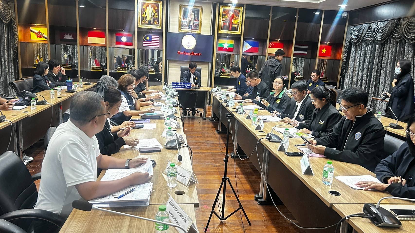 วันพุธที่ 14 ตุลาคม 2569 เวลา 16.00 น. นายยุทธนา มาตเจือ ประธานหอการค้าร่วมประชุมคณะกรรมการให้ความช่วยเหลือผู้ประสบภัยพิบัติจังหวัดฉะเชิงเทรา (ก.ช.ภ.จ.ฉช.) ครั้งที่ 6/2569   ณ ห้องประชุมพระยาศรีสุนทรโวหาร (น้อย อาจารยางกูร) ชั้น 1 ศาลากลางจังหวัดฉะเชิงเทร