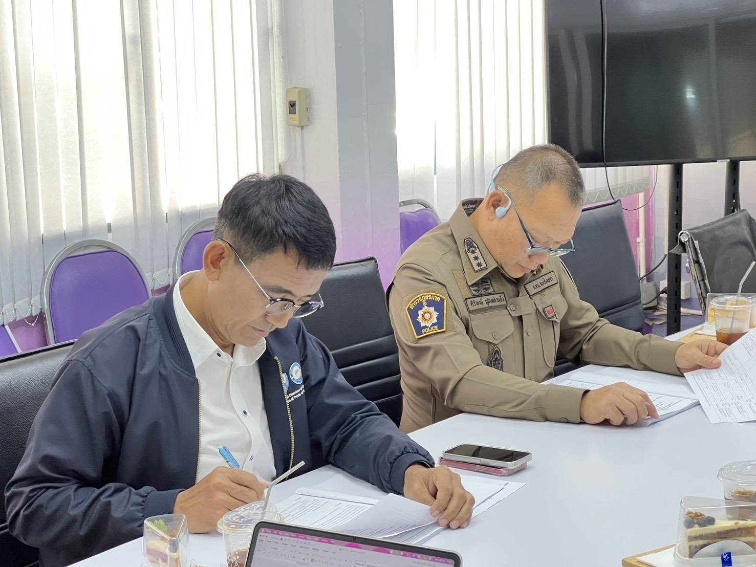วันพุธที่ 28 ตุลาคม 2569 เวลา 10.30 น. นายยุทธนา มาตเจือ ประธานหอการค้า ร่วมประชุมคณะอนุกรรมการพิจารณากำหนดและปรับปรุงเงื่อนไขในใบอนุญาตประกอบการขนส่งไม่ประจำทางด้วยรถที่ใช้ในการขนส่งสัตว์หรือสิ่งของประจำจังหวัดฉะเชิงเทรา ครั้งที่ 10/2569 ณ ห้องประชุมนทรี