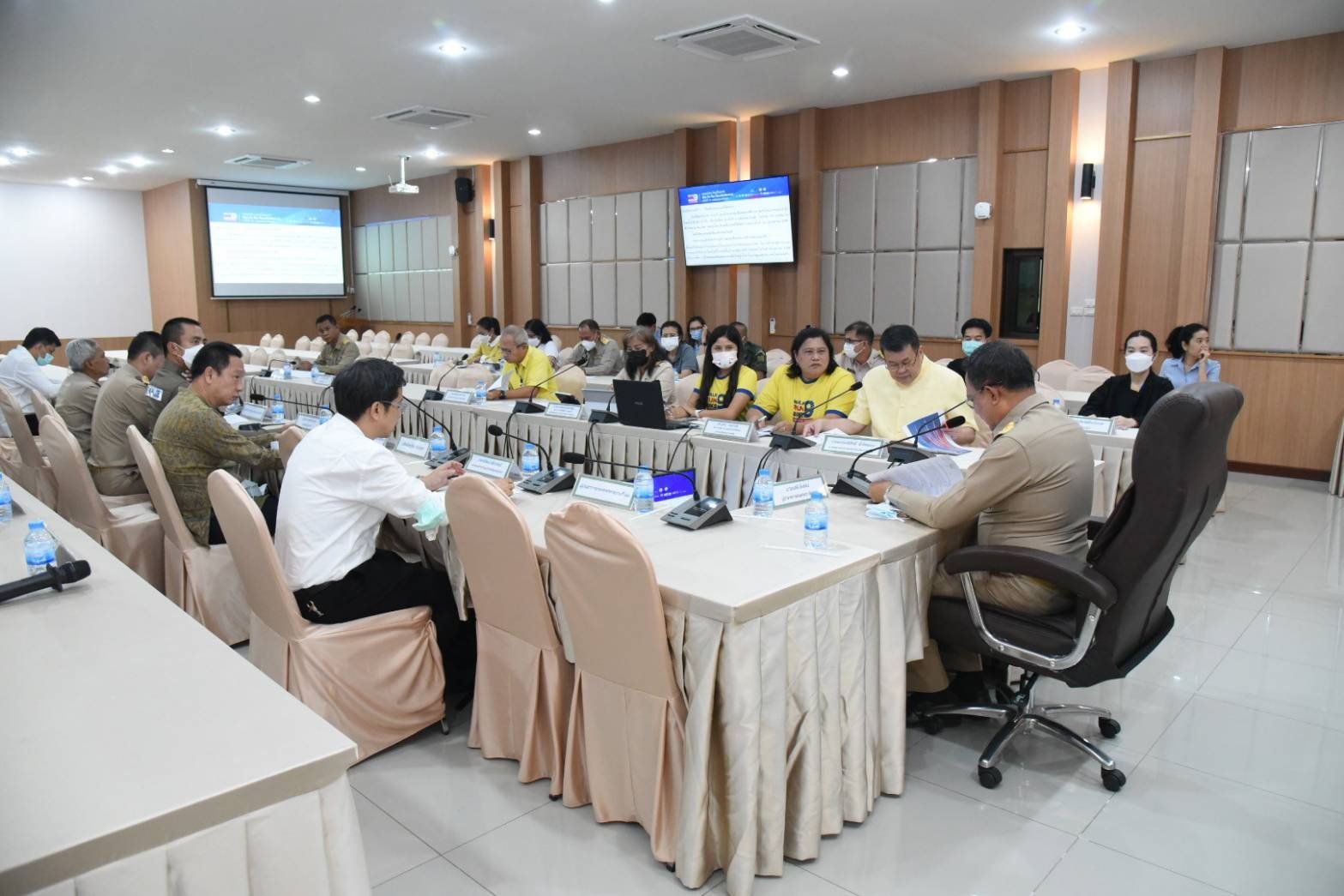 นายพงศักดิ์ เสริมศักดิ์ศศิธร รองประธานหอการค้าฯ ร่วมประชุมติดตามการดำเนินงาน โครงการแสงน้ำใจไทยทั้งชาติ เดิน วิ่ง ปั่น ป้องกันอัมพาต ครั้งที่ 9 เฉลิมพระเกียรติ จังหวัดฉะเชิงเทรา ในวันจันทร์ที่ 16 ตุลาคม 2566 เวลา 13.30 น. ณ ห้องประชุมสิริโสธรสำนักงานสาธาร