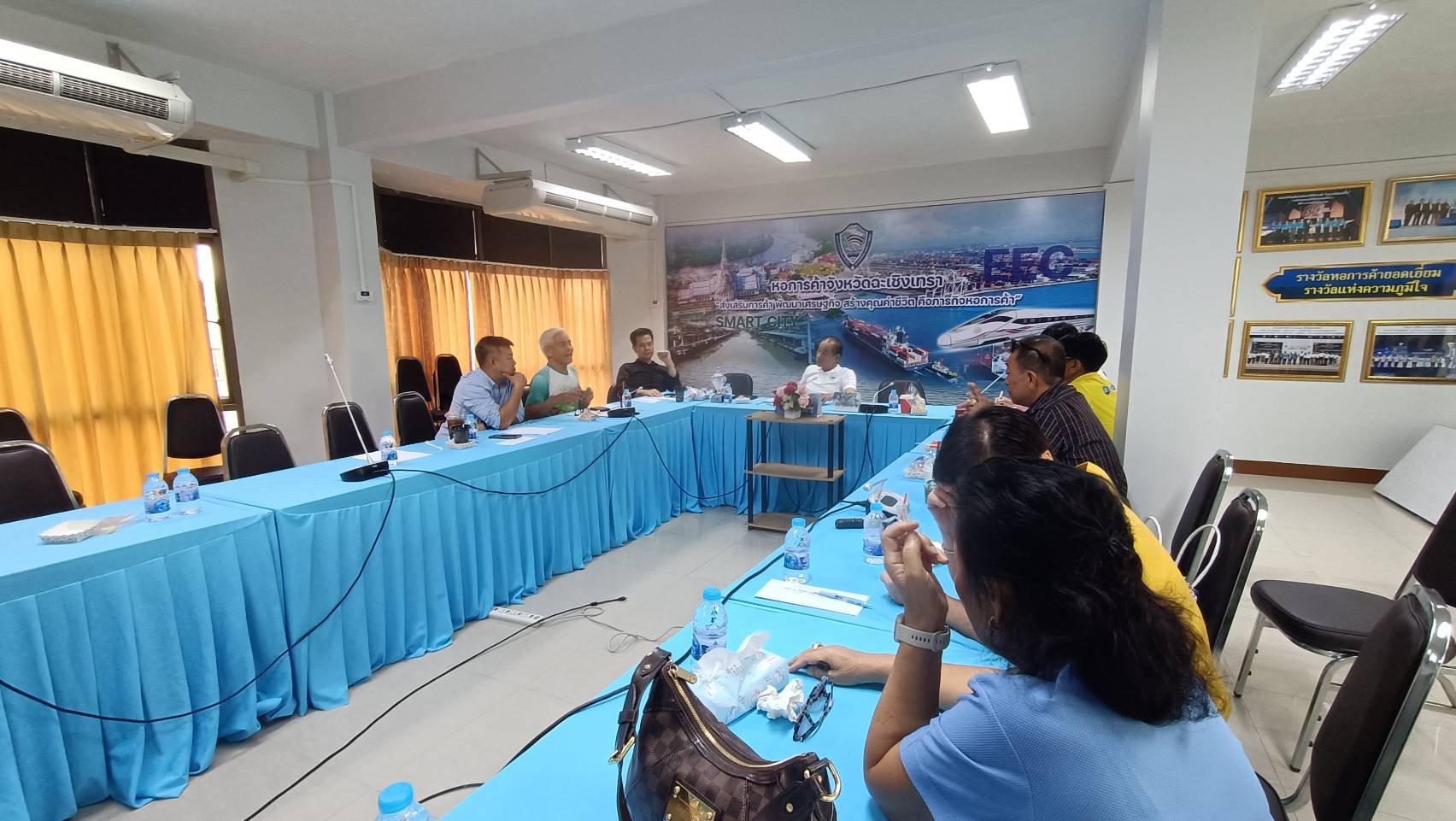 ประชุมคณะทำงานจัดกิจกรรม แรลลี่เพื่อการท่องเที่ยว ครั้งที่ 1 “บุกป่า...ฝ่าทะเล” เส้นทางฉะเชิงเทรา-ตราด ในวันพุธที่ 31 มกราคม 2567 เวลา 13.00 น. ณ ห้องประชุมอาคารหอการค้าจังหวัดฉะเชิงเทรา