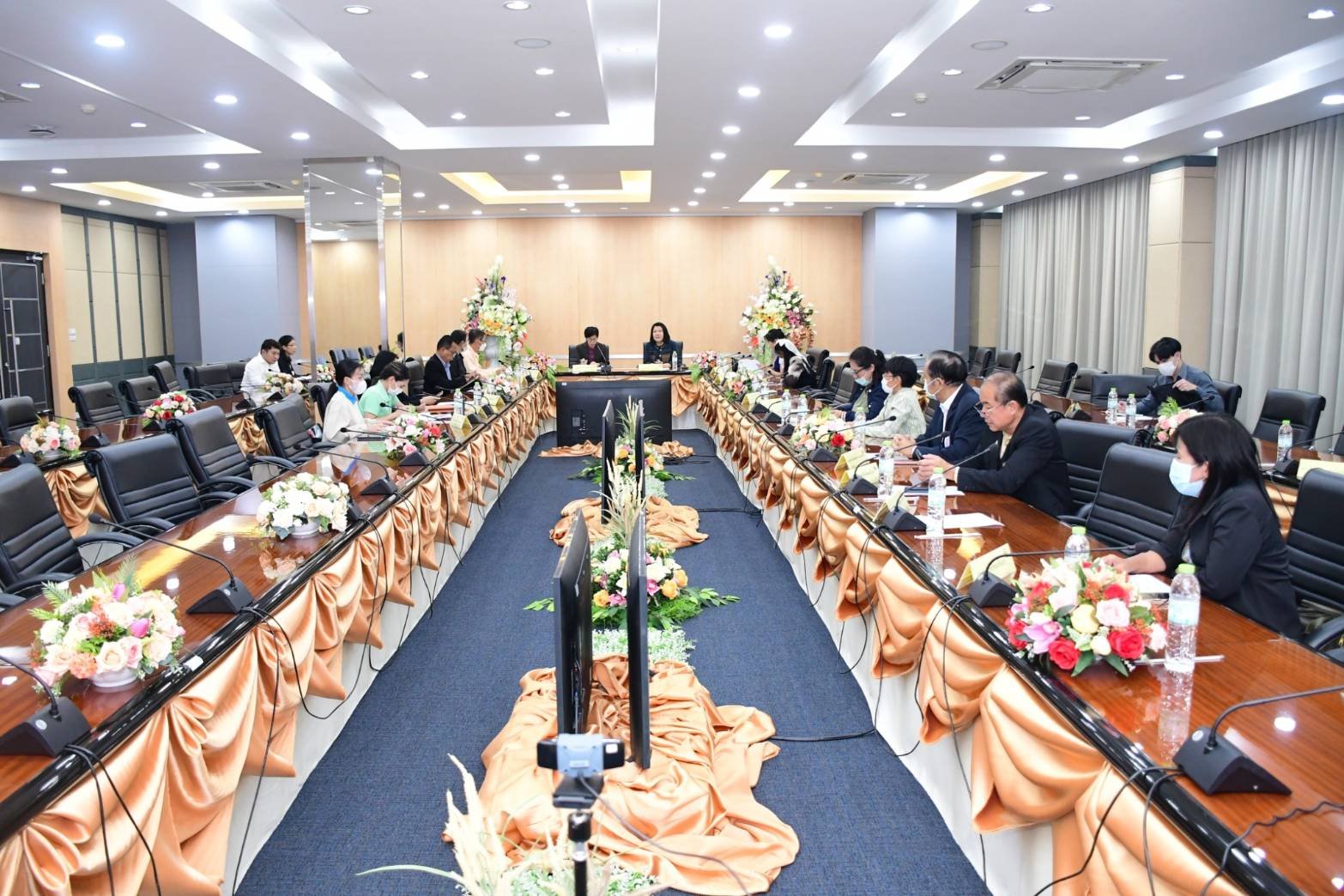 วันพุธที่ 25 ตุลาคม 2566 เวลา 9.30 น. นายจิตรกร เผด็จศึก ประธาน ร่วมประชุมคณะทำงานขับเคลื่อนพืชสมุนไพรจังหวัดฉะเชิงเทรา ครั้งที่ 1/2566 ณ ห้องประชุมเจ้าเสวย ชั้น 4 อาคารราชนครินทร์ มหาวิทยาลัยราชภัฏราชนครินทร์