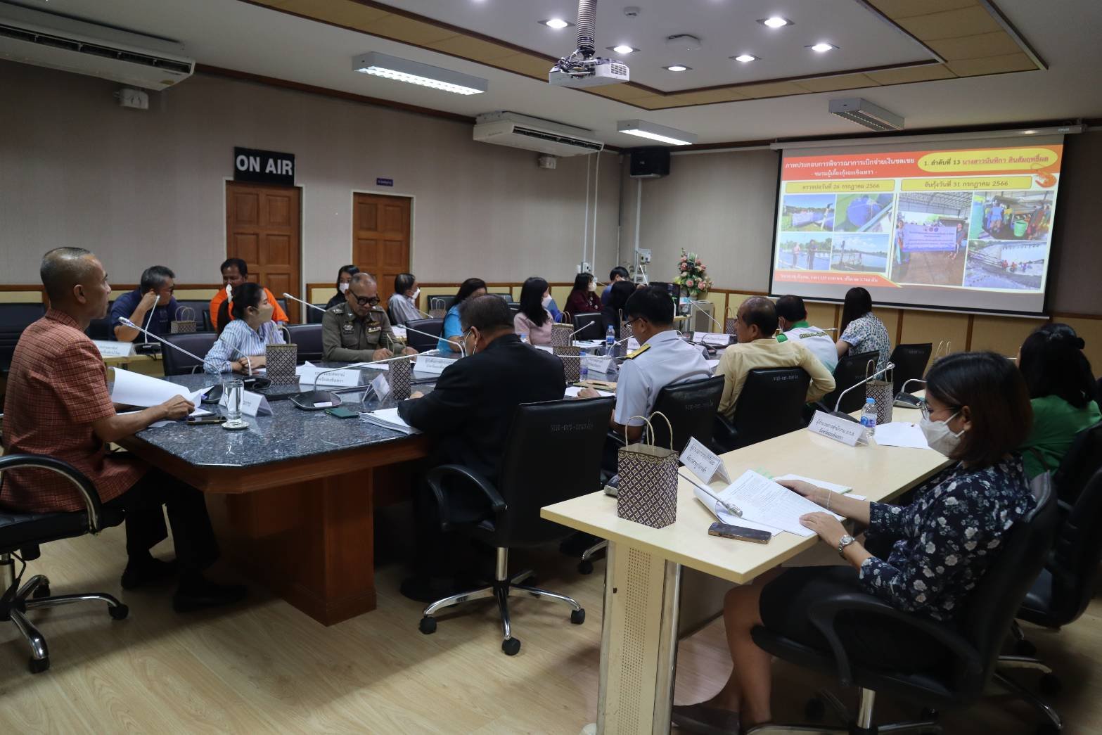 วันพฤหัสบดีที่ 2 พฤศจิกายน 2566  เวลา 13:30 น นายจิตรกร เผด็จศึก ประธาน ร่วมประชุมคณะกรรมการเพื่อแก้ไขปัญหาเกษตรกรอันเนื่องมาจากผลิตผลการเกษตรระดับจังหวัดฉะเชิงเทราครั้งที่ 4/2566 ณ ห้องประชุมสุนทรพิพิธชั้น 3 ศาลากลางจังหวัดฉะเชิงเทรา