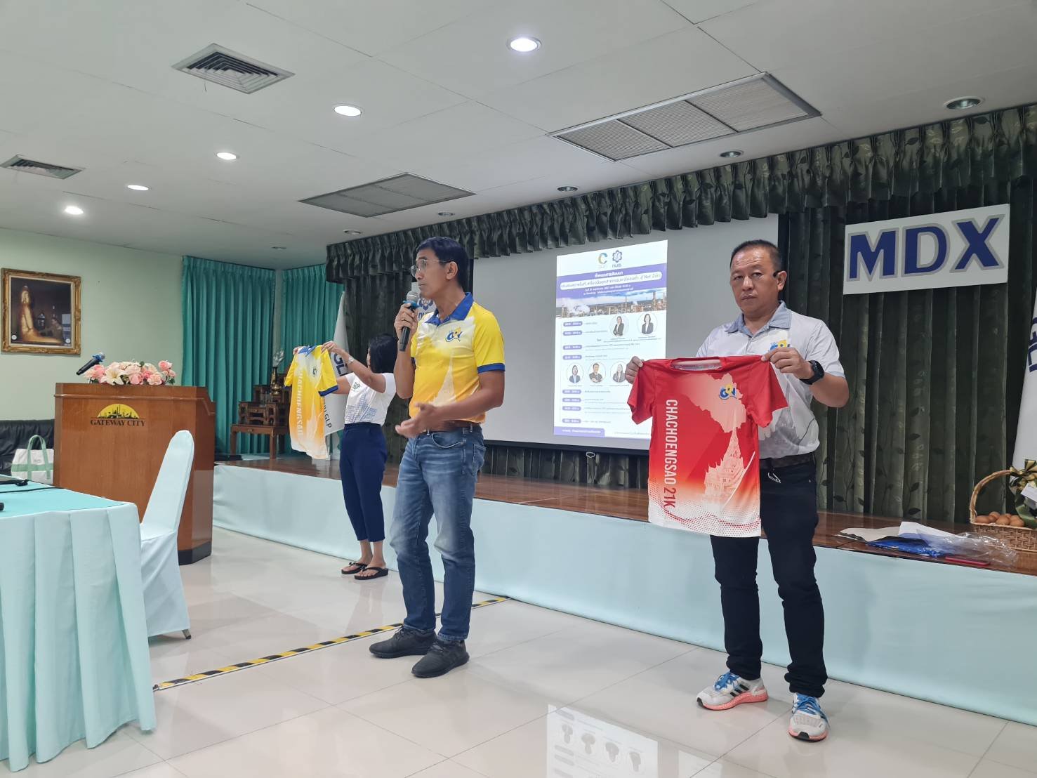 วันจันทร์ที่ 25 พฤศจิกายน 2567  เวลา 09.00 น นายยุทธนา มาตเจือ ประธานโครงการ Zero Co2 นายทนงศักดิ์ทรัพย์ เฟื่องฟู ทีมงานบริหาร Zero Co2 ออกไปเชิญชวน ประชาสัมพันธ์กิจกรรมวิ่ง เพื่อสิ่งแวดล้อม Zero Co2 Run Chachoengsao 2024 ครั้งที่ 3   ณ นิคมอุตสาหกรรมเกตเ