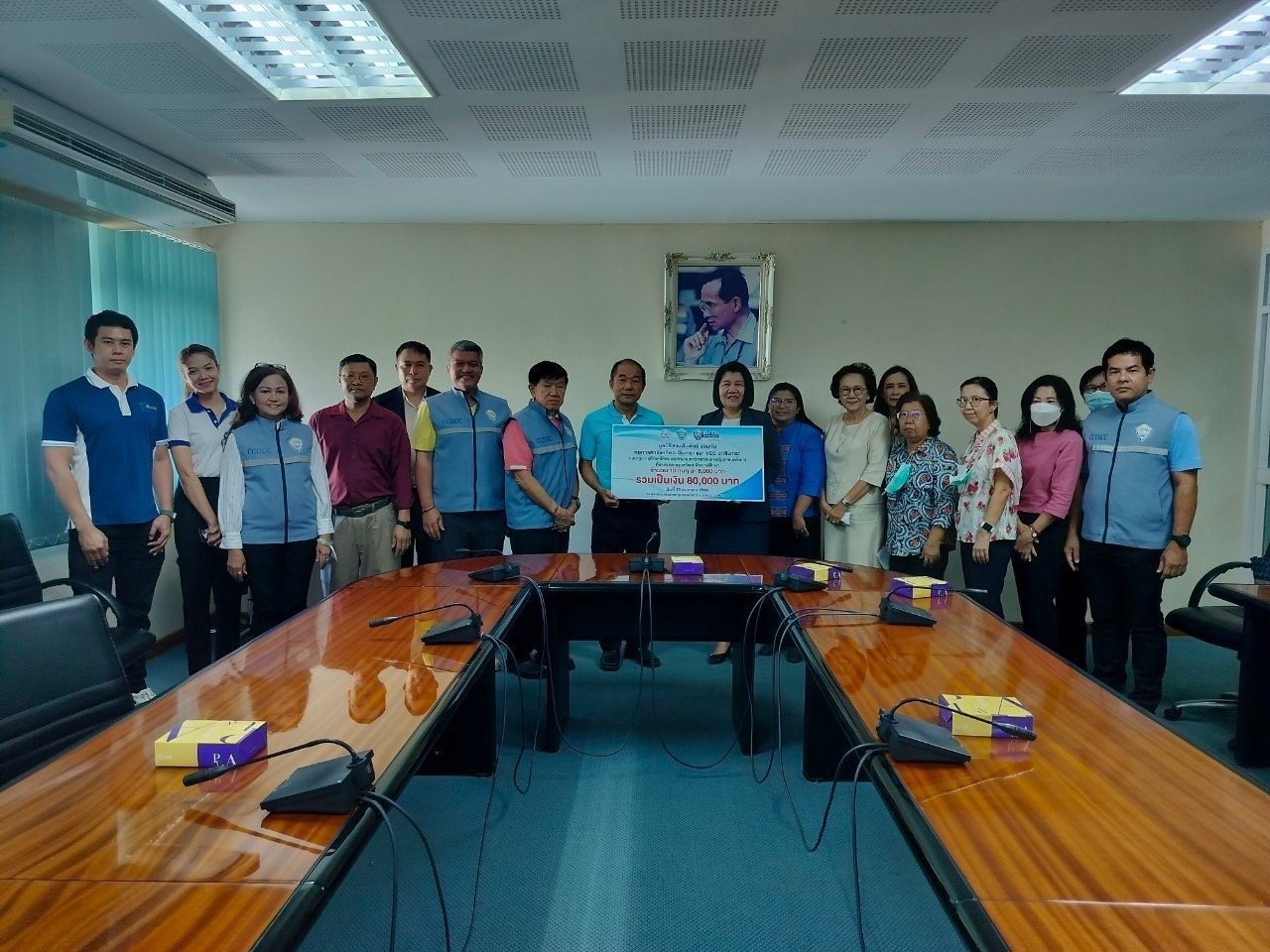 มูลนิธิสานสัมพันธ์ ร่วมกับ หอการค้าจังหวัดฉะเชิงเทรา และผู้ประกอบการรุ่นใหม่ YEC หอการค้าจังหวัดฉะเชิงเทรา มอบทุนการศึกษาให้กับนักศึกษามหาวิทยาลัยราชภัฏราชนครินทร์ที่ขาดแคลนทุนทรัพย์เพื่อการศึกษา จำนวนเงิน 80,000 บาท เมื่อวันอาทิตย์ที่ 10 ธันวาคม 2566 เวล