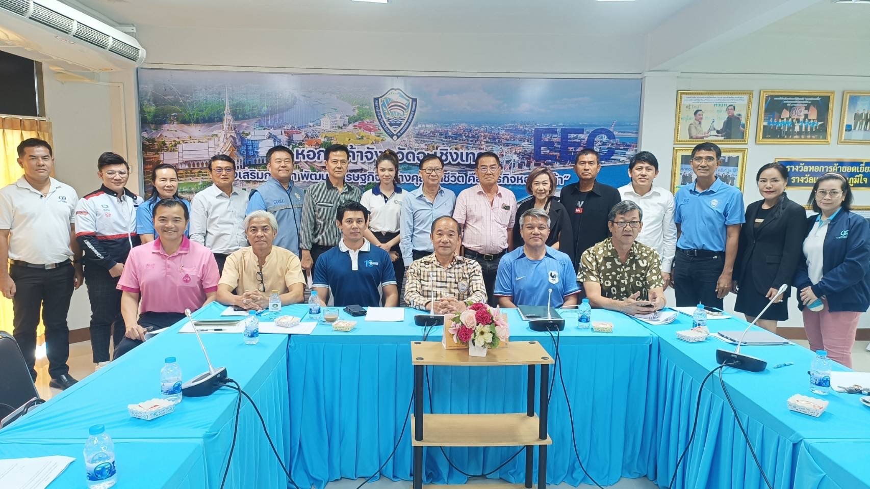 หอการค้าจังหวัดฉะเชิงเทรา จัดประชุมคณะกรรมการบริหารเพื่อร่วมกันจัดทำแผนการบริหารงานหอการค้าจังหวัดฉะเชิงเทรา ปีบริหาร 2567 -2568 โดย ดร.จิตรกร เผด็จศึก เป็นประธานการประชุม ในวันอังคารที่ 23 มกราคม 2567 เวลา 10.30 น ณ ห้องประชุมสำนักงานหอการค้าจังหวัดฉะเชิ