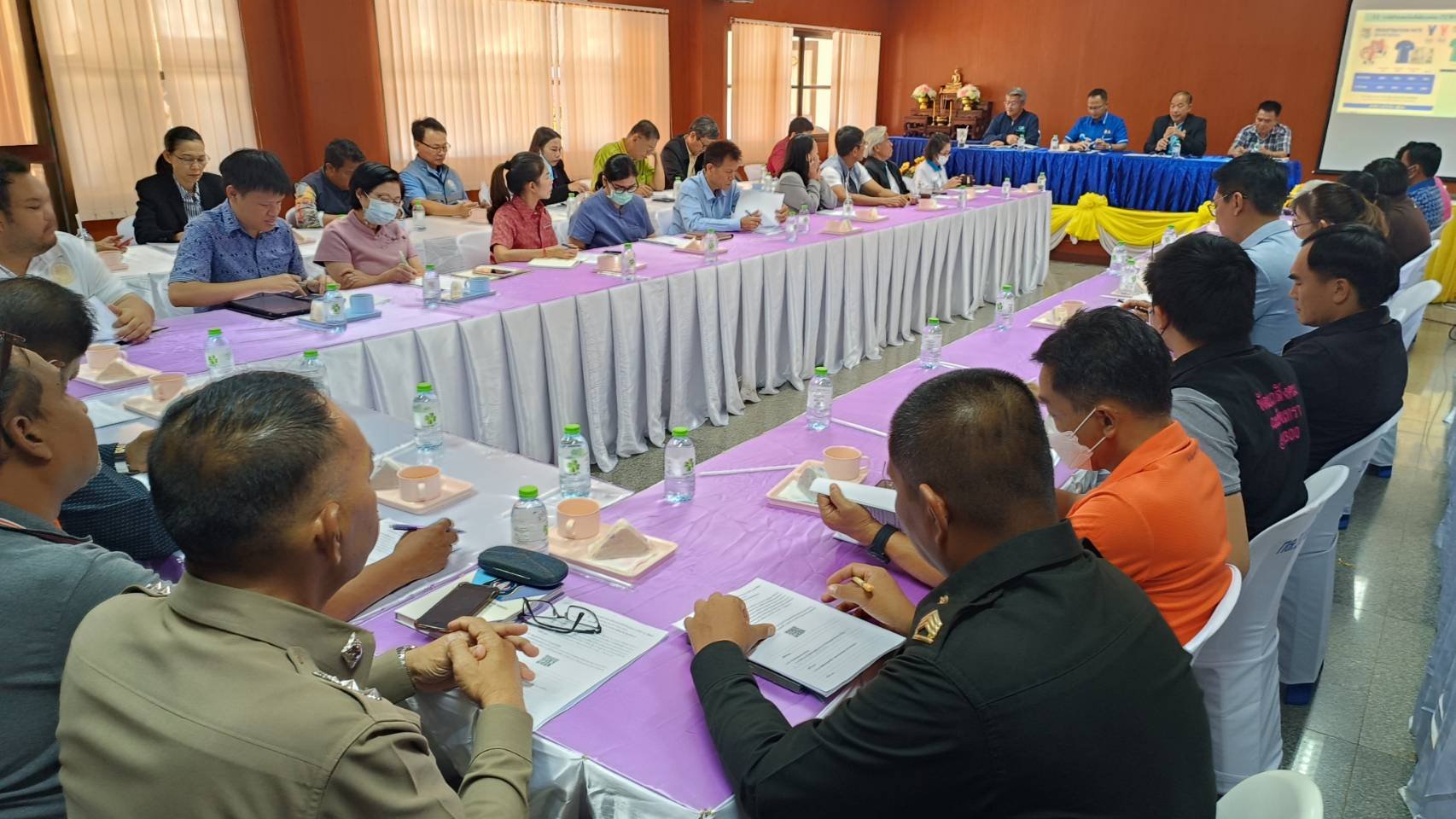  วันพฤหัสบดีที่ 21 ธันวาคม 2566 เวลา 13.30 - 16.00 น. ประชุมคณะที่ปรึกษาและคณะกรรมการบริหารหอการค้าจังหวัดฉะเชิงเทรา ครั้งที่ 7/2566 (สัญจร) ณ ห้องประชุม ชั้น 1 เทศบาลตำบลสนามชัยเขต อำเภอสนามชัยเขต จังหวัดฉะเชิงเทรา