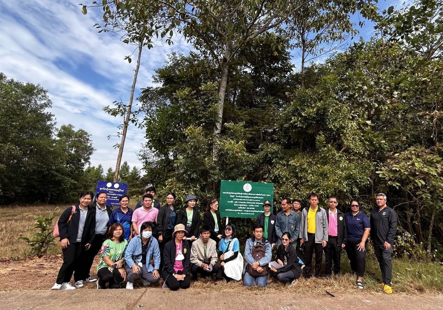 วันอังคารที่ 26 ธันวาคม 2566 และ วันพุธที่ 27 ธันวาคม 2566 หอการค้าจังหวัดฉะเชิงเทรา ร่วมลงพื้นที่กับหน่วยงานที่เกี่ยวข้อง เพื่อสำรวจเกษตรกรผู้ปลูกพืชสมุนไพร ประจำปีงบประมาณ พ.ศ.2567 จำนวน 2 พื้นที่ ประกอบด้วย บ้านเกาะบรเพชร ต.แปลงยาว อ.แปลงยาว จ.ฉะเชิงเท